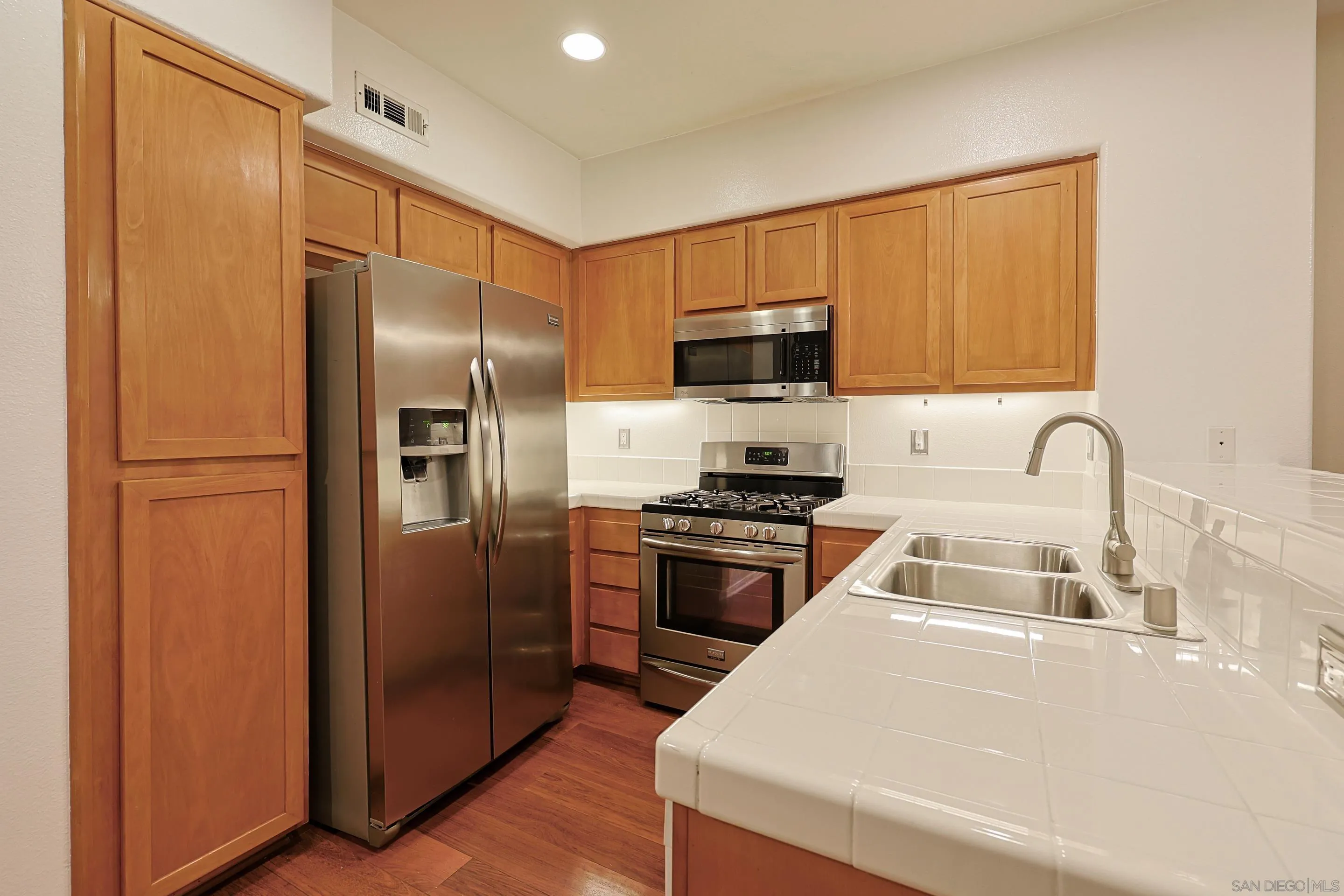 Photo #3: 250034492 Listing 
