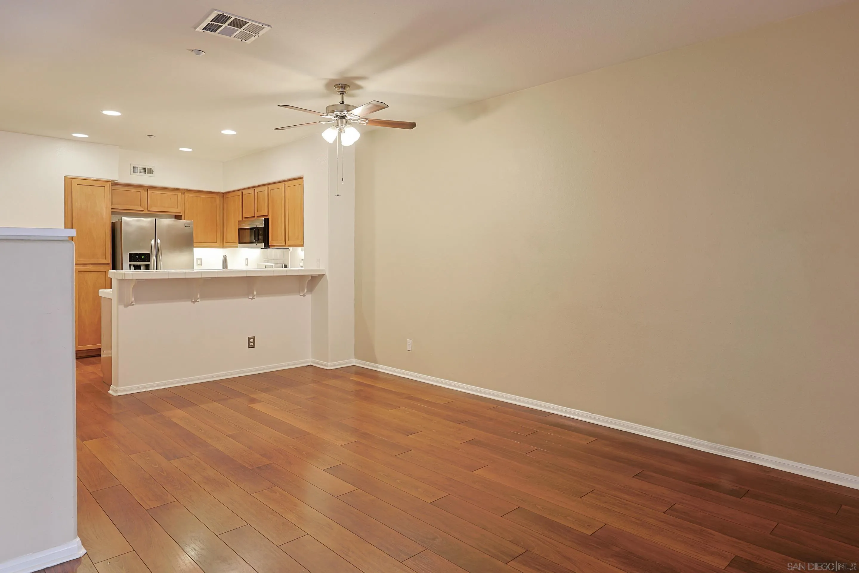 Photo #2: 250034492 Listing 