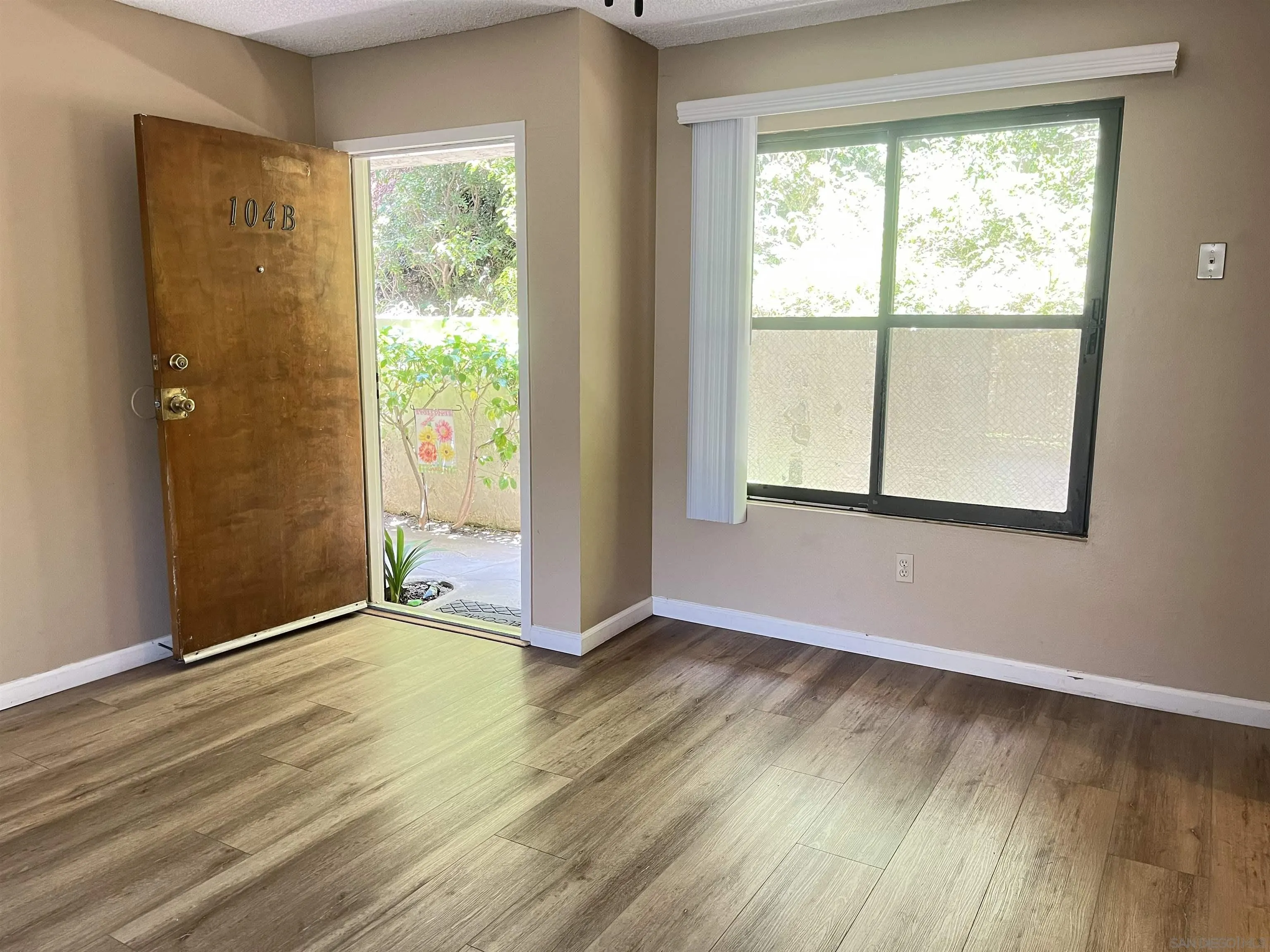 Photo #2: 250034496 Listing 