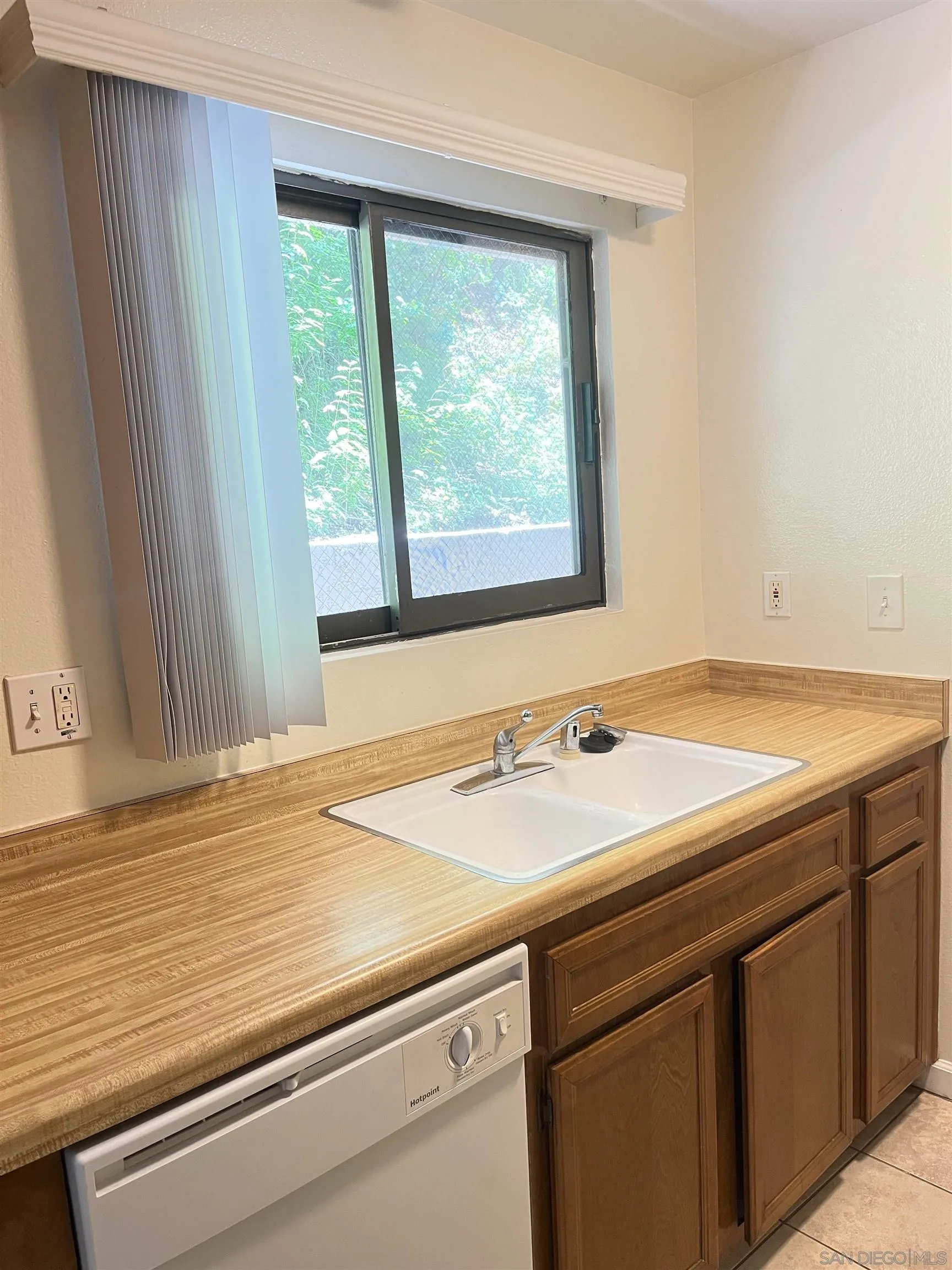 Photo #7: 250034496 Listing: Photo #7