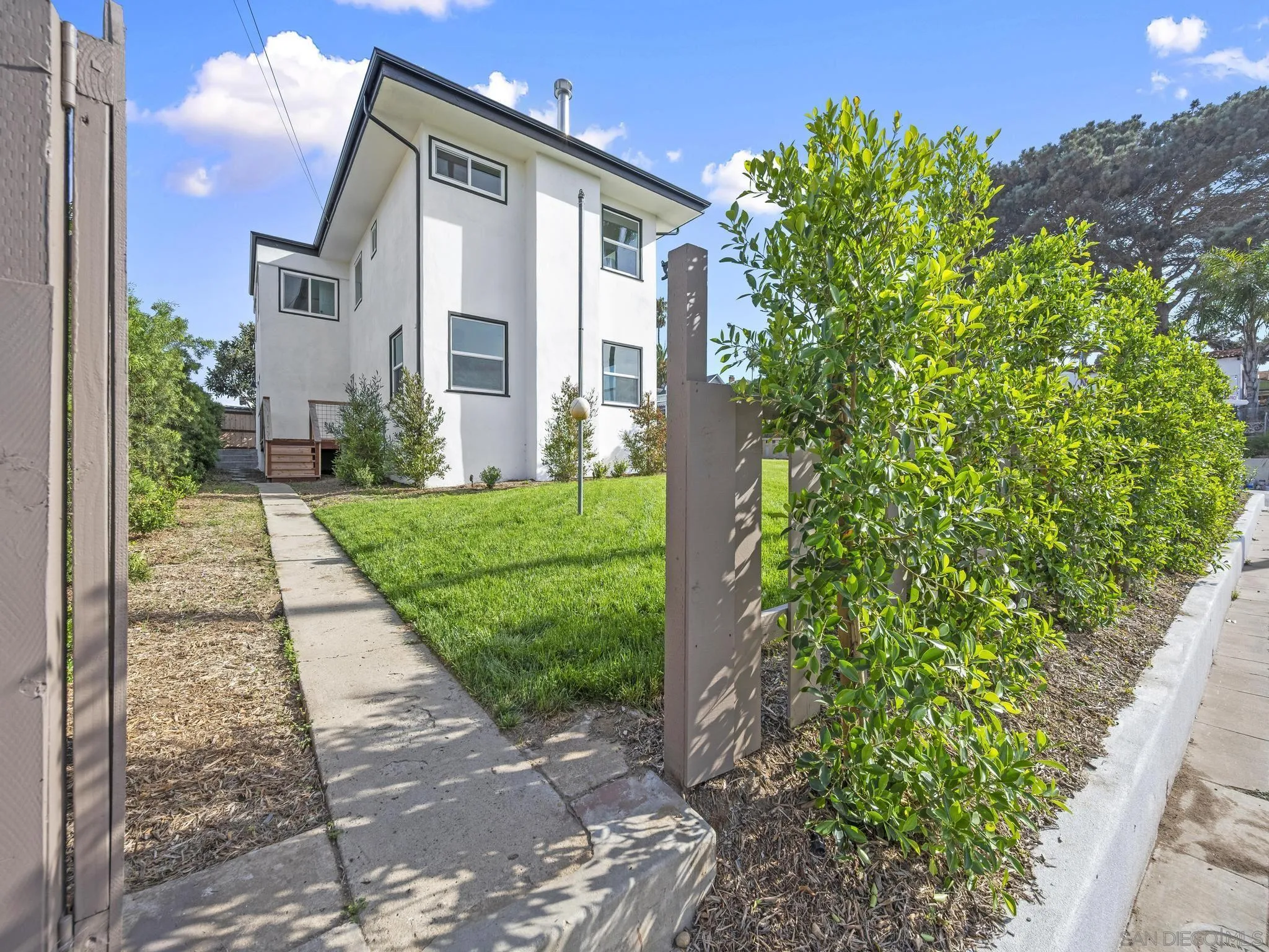 https://cdn.realtyfeed.com/cdn/127/250034504/4bae75e65a074bdf080df784a2ab2e96.webp
