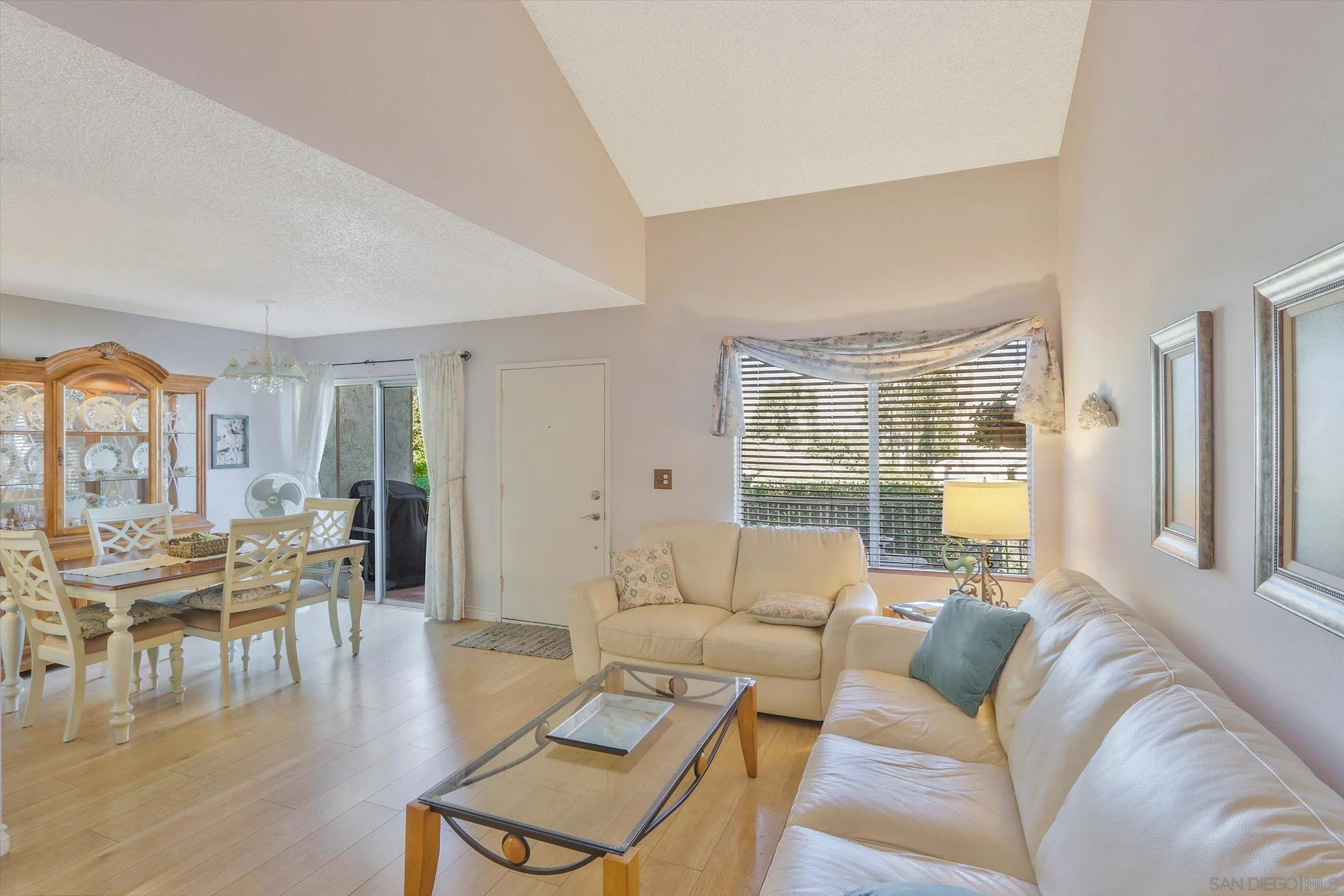 Photo #12: 250034516 Listing: Photo #12