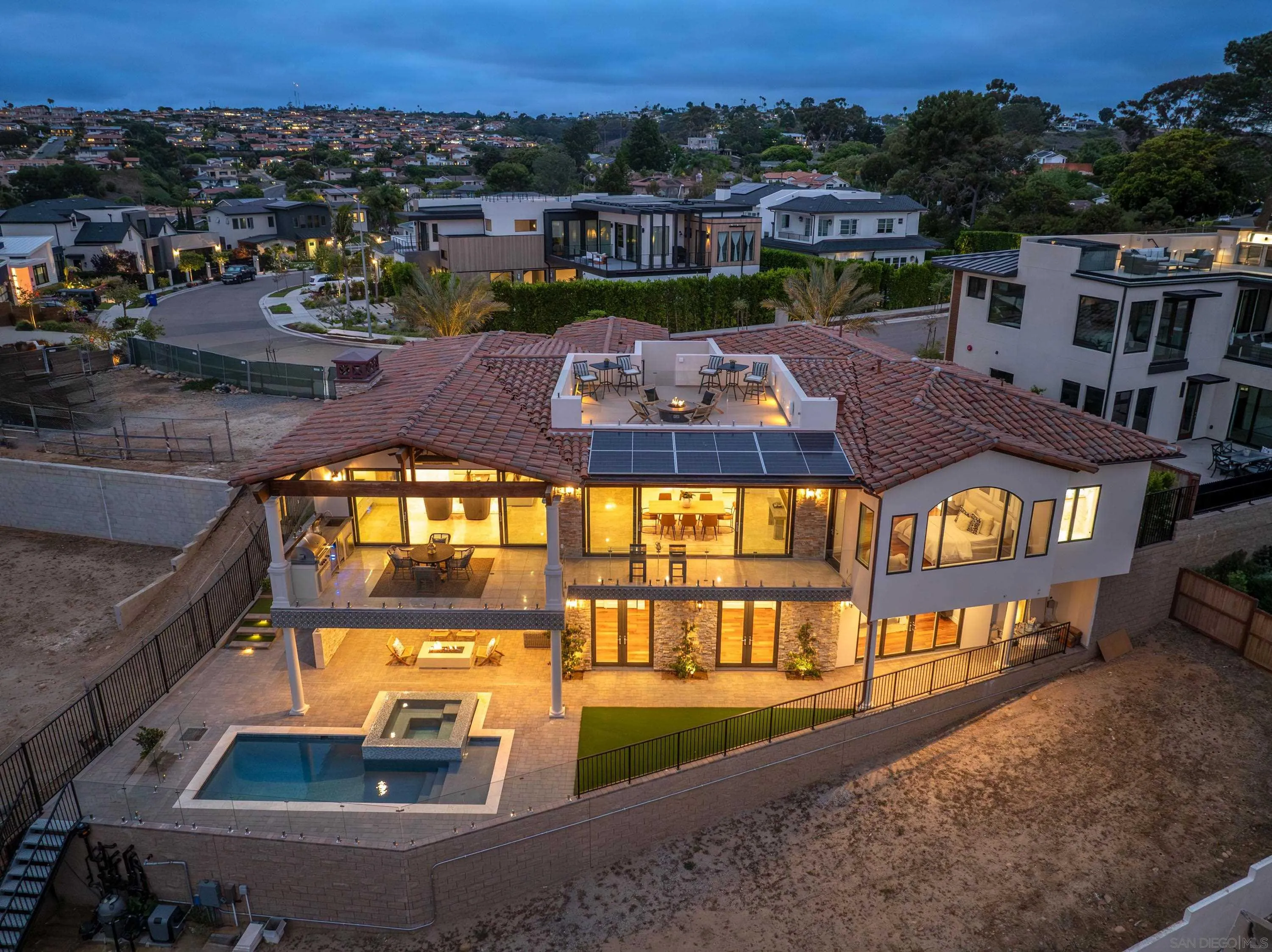 https://cdn.realtyfeed.com/cdn/127/250034538/52acec74f02e7c43cb25b785e1a24eb4.webp