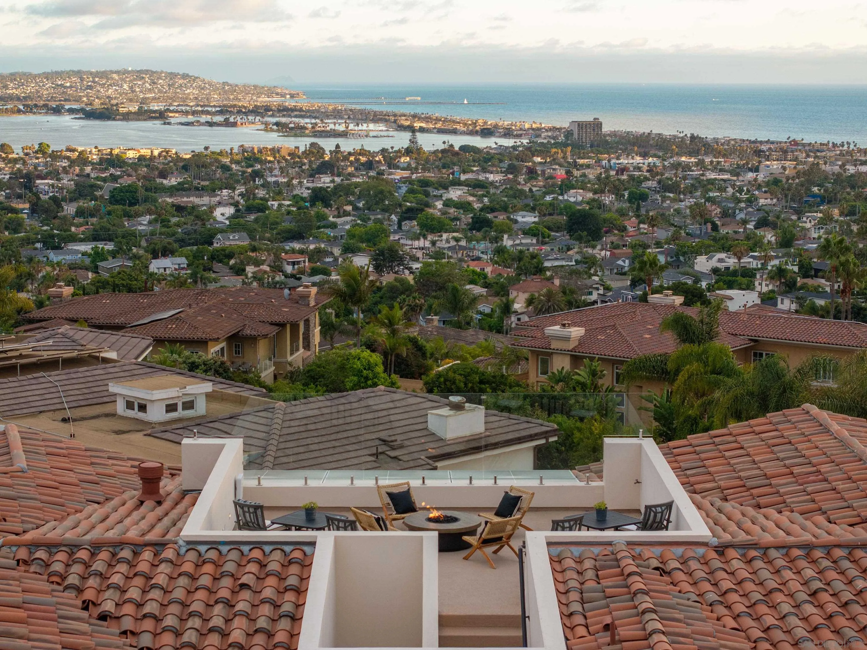 https://cdn.realtyfeed.com/cdn/127/250034538/b917a452b00bef9f1c570d05371f8e35.webp