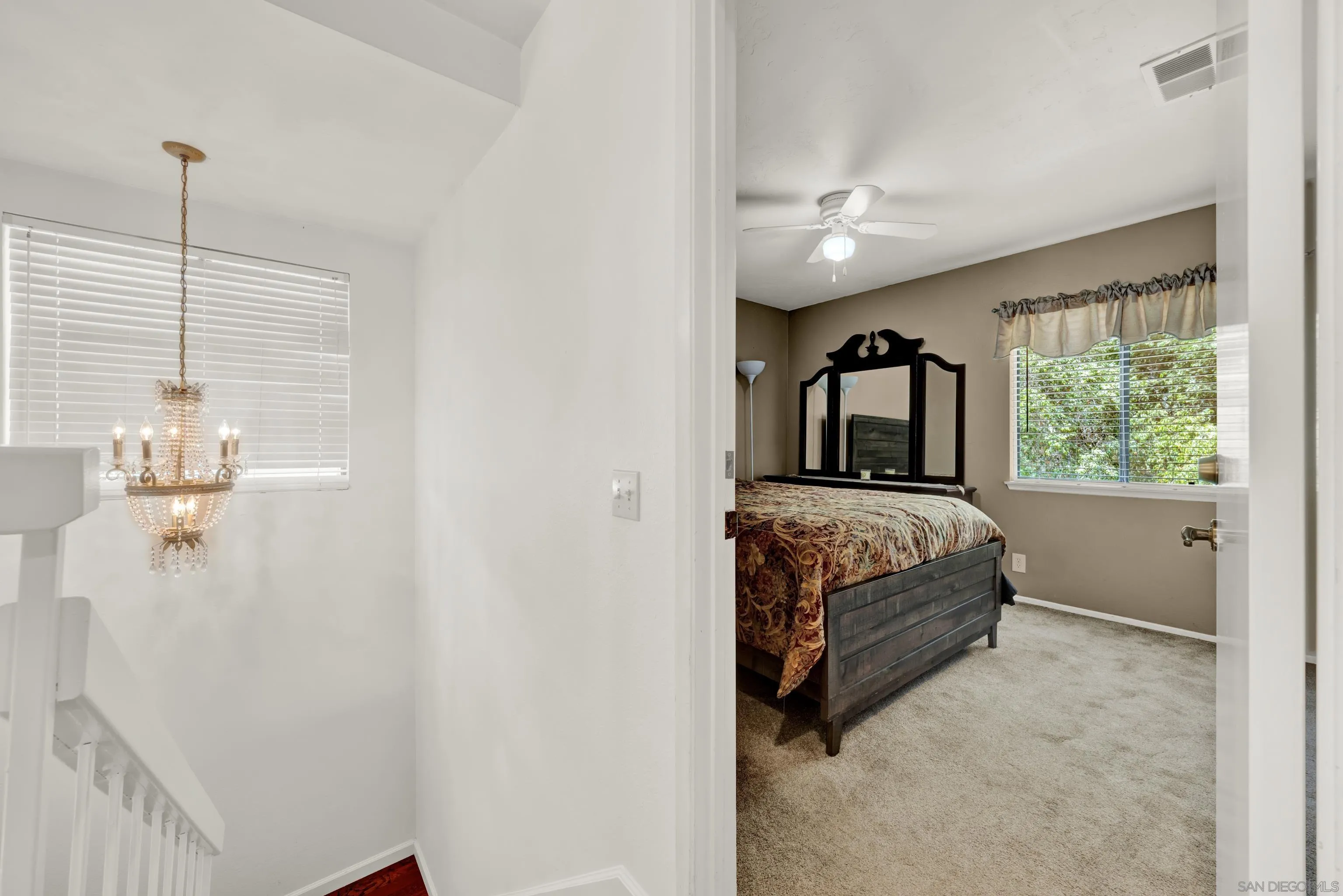 https://cdn.realtyfeed.com/cdn/127/250034541/01d693473da8afd4f04e8d7ccdb5023e.webp