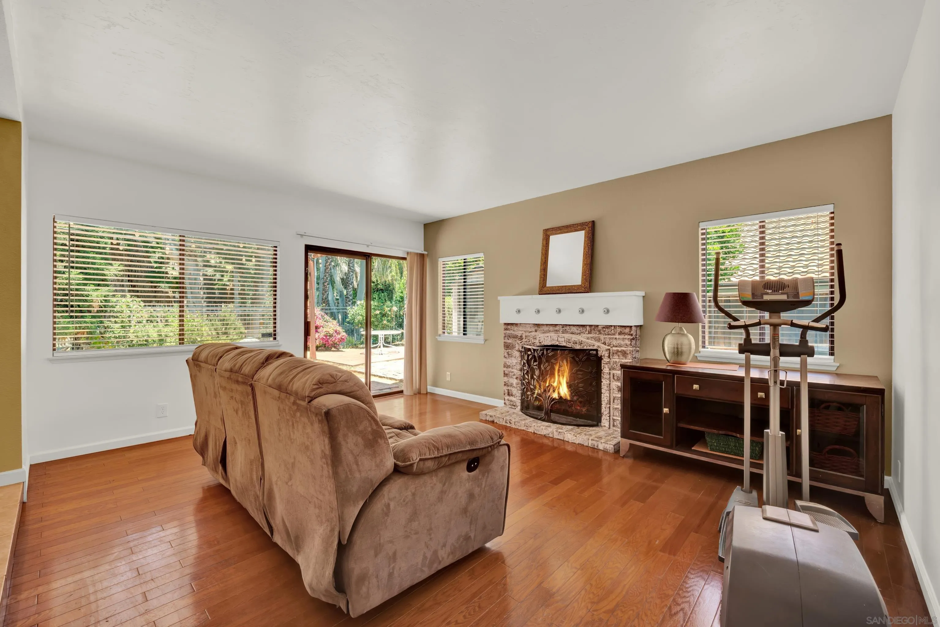 https://cdn.realtyfeed.com/cdn/127/250034541/0ee896852f03a7fc99e5abe36f4ef77e.webp