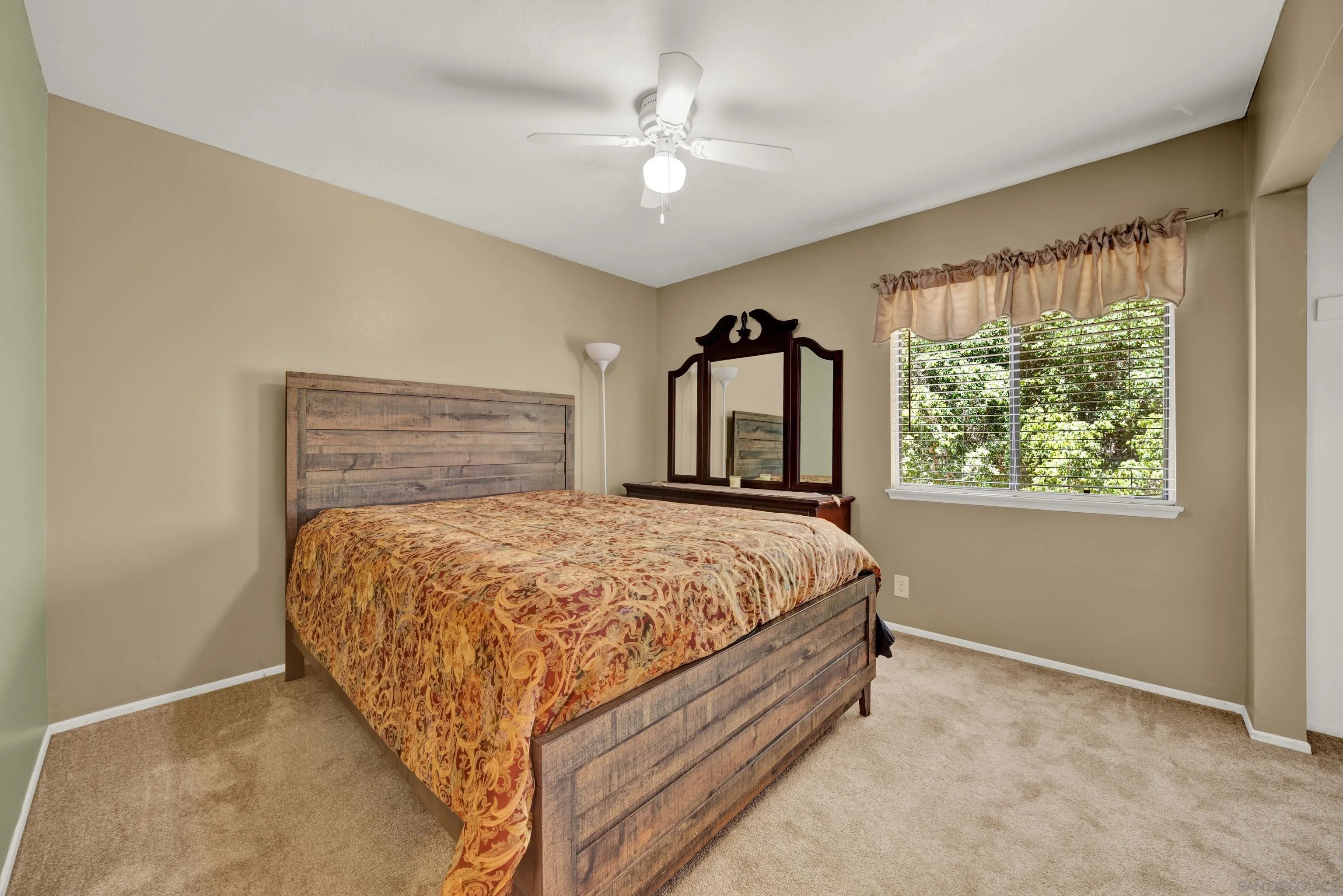 https://cdn.realtyfeed.com/cdn/127/250034541/5dd97503a4b48f2f5e59b0c9900c629c.webp