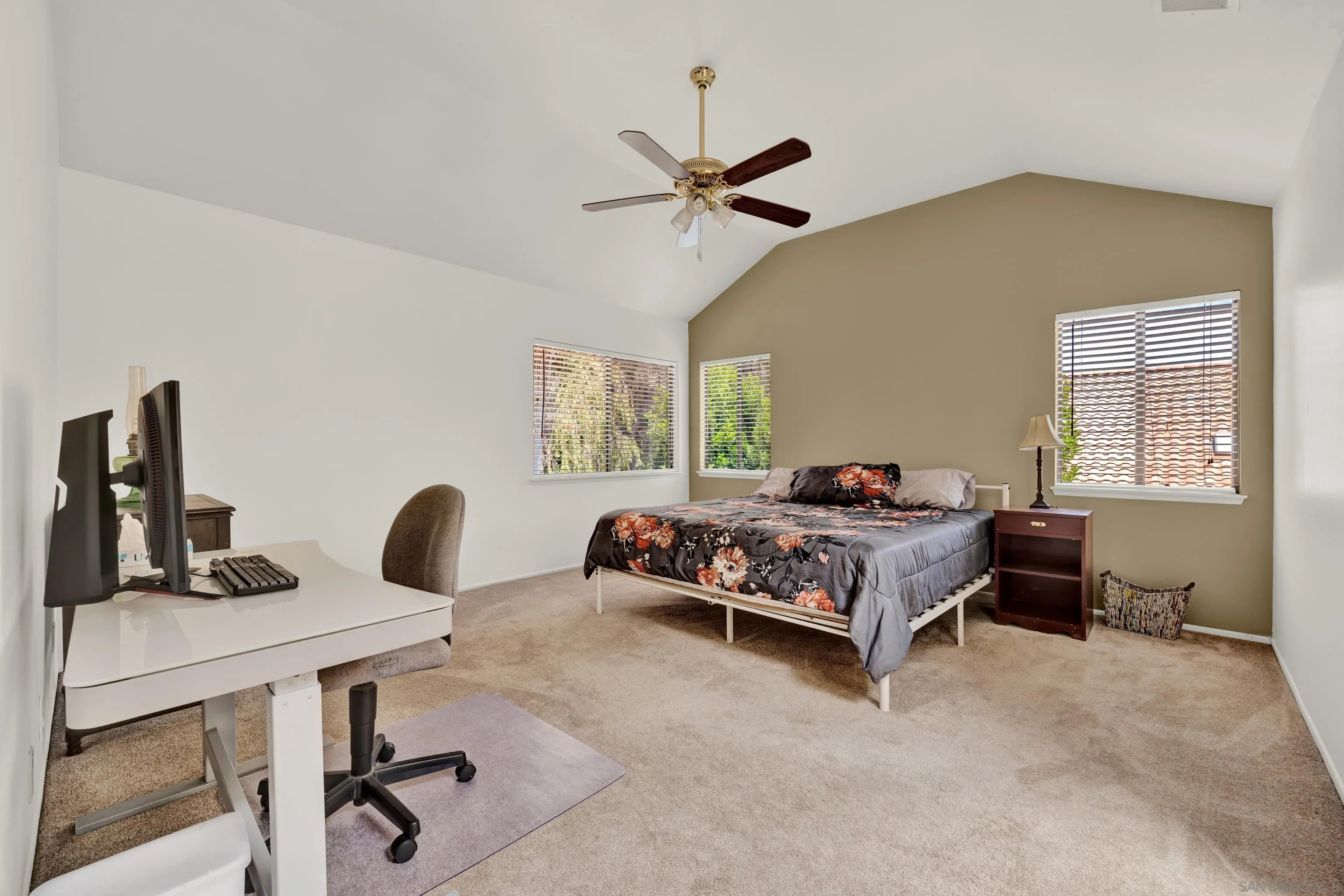 https://cdn.realtyfeed.com/cdn/127/250034541/acdf366b3d6b7f87643385a8ecdad237.webp