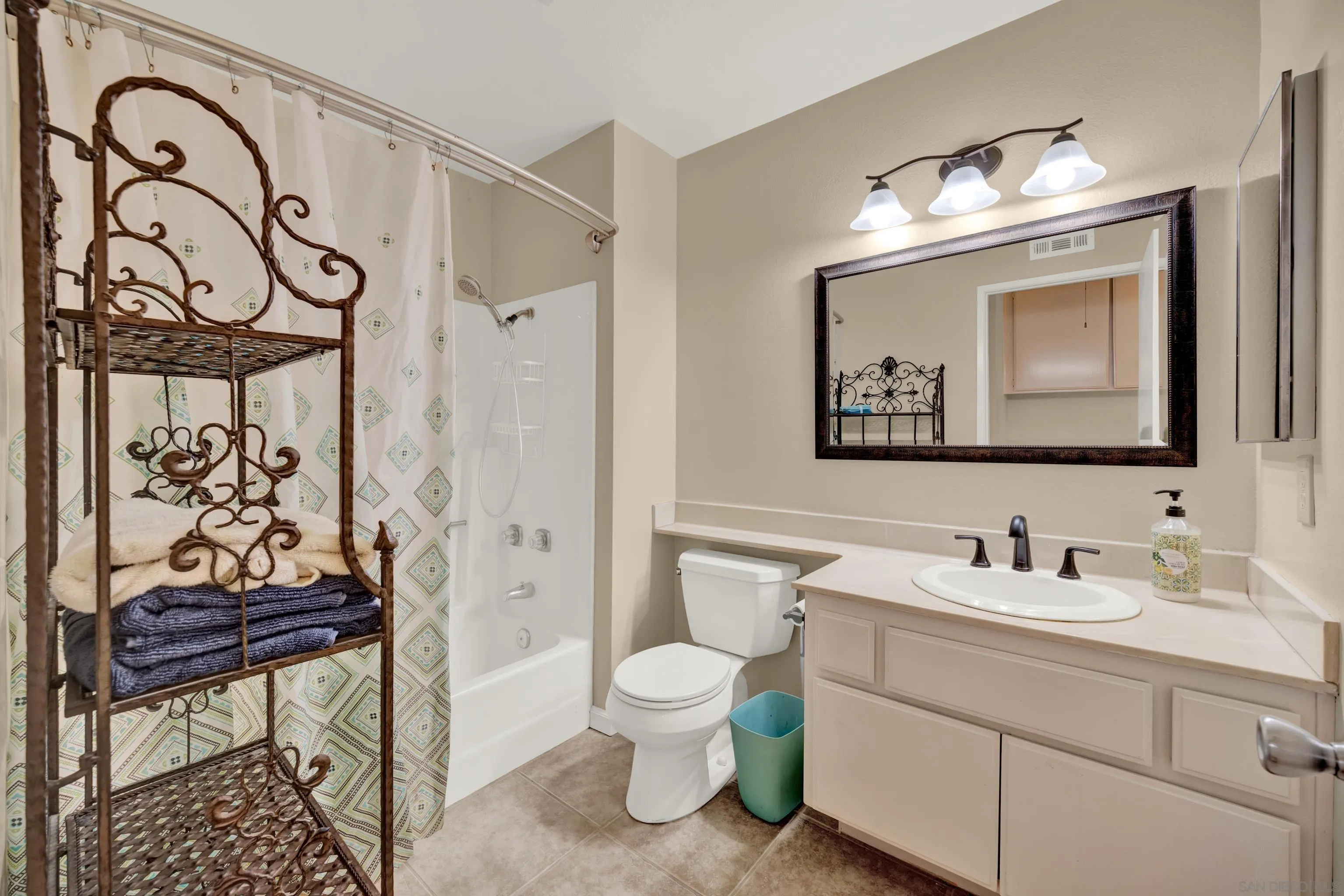 https://cdn.realtyfeed.com/cdn/127/250034541/c1adab8e8a95b74e3b680e886b39e8de.webp