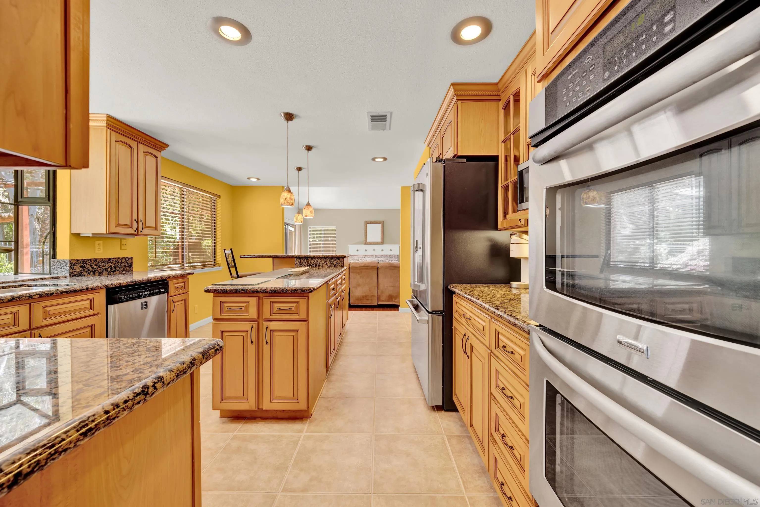 https://cdn.realtyfeed.com/cdn/127/250034541/fcce27efc44cb440344066d1722f88e7.webp