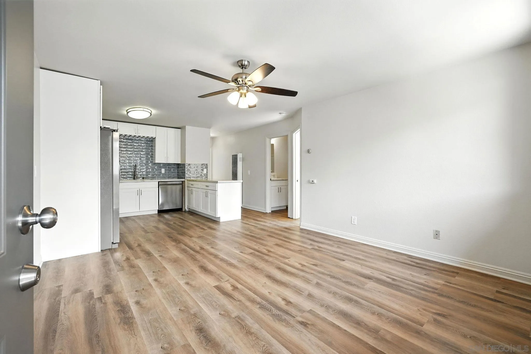 Photo #2: 250034543 Listing 