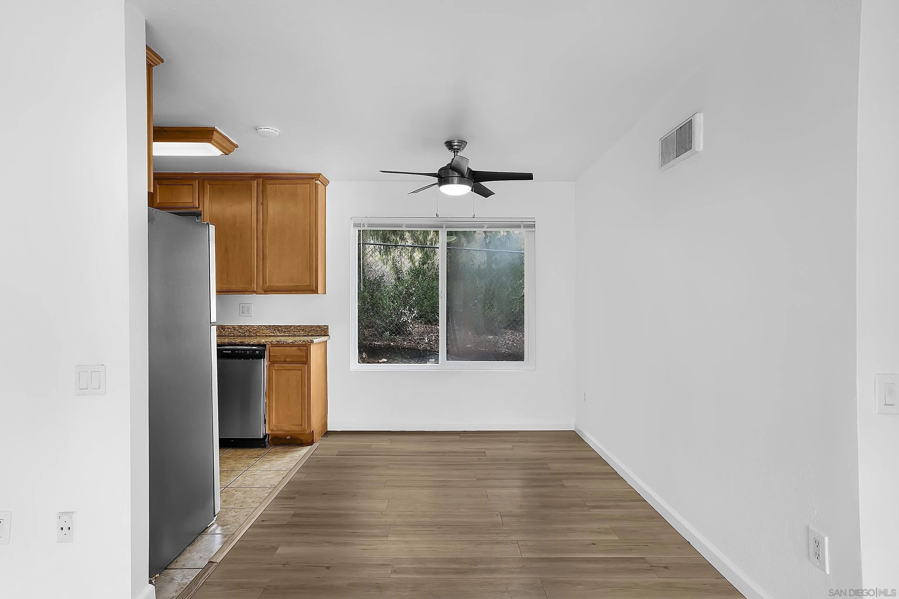 Photo #3: 250034573 Listing 
