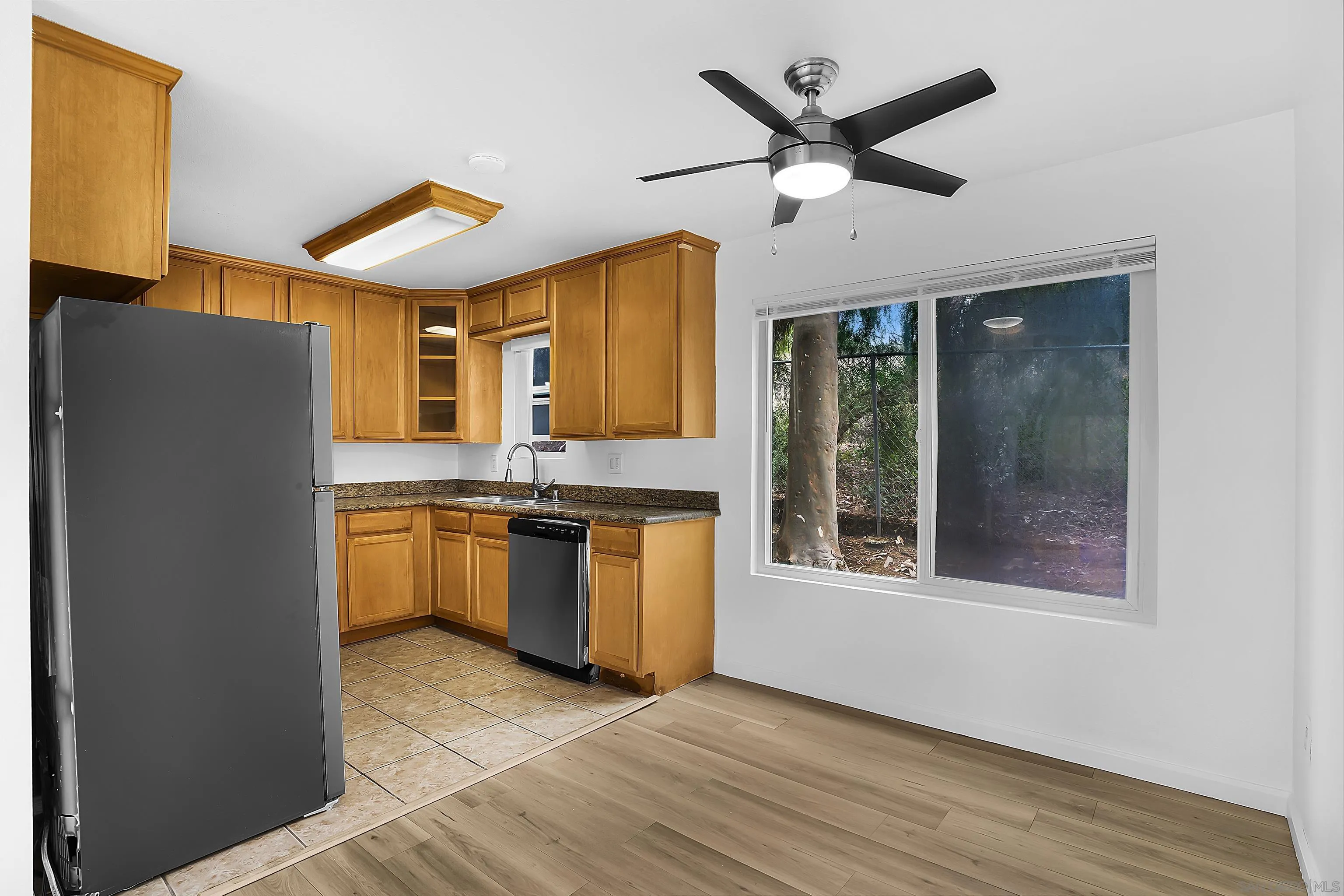 Photo #2: 250034573 Listing 
