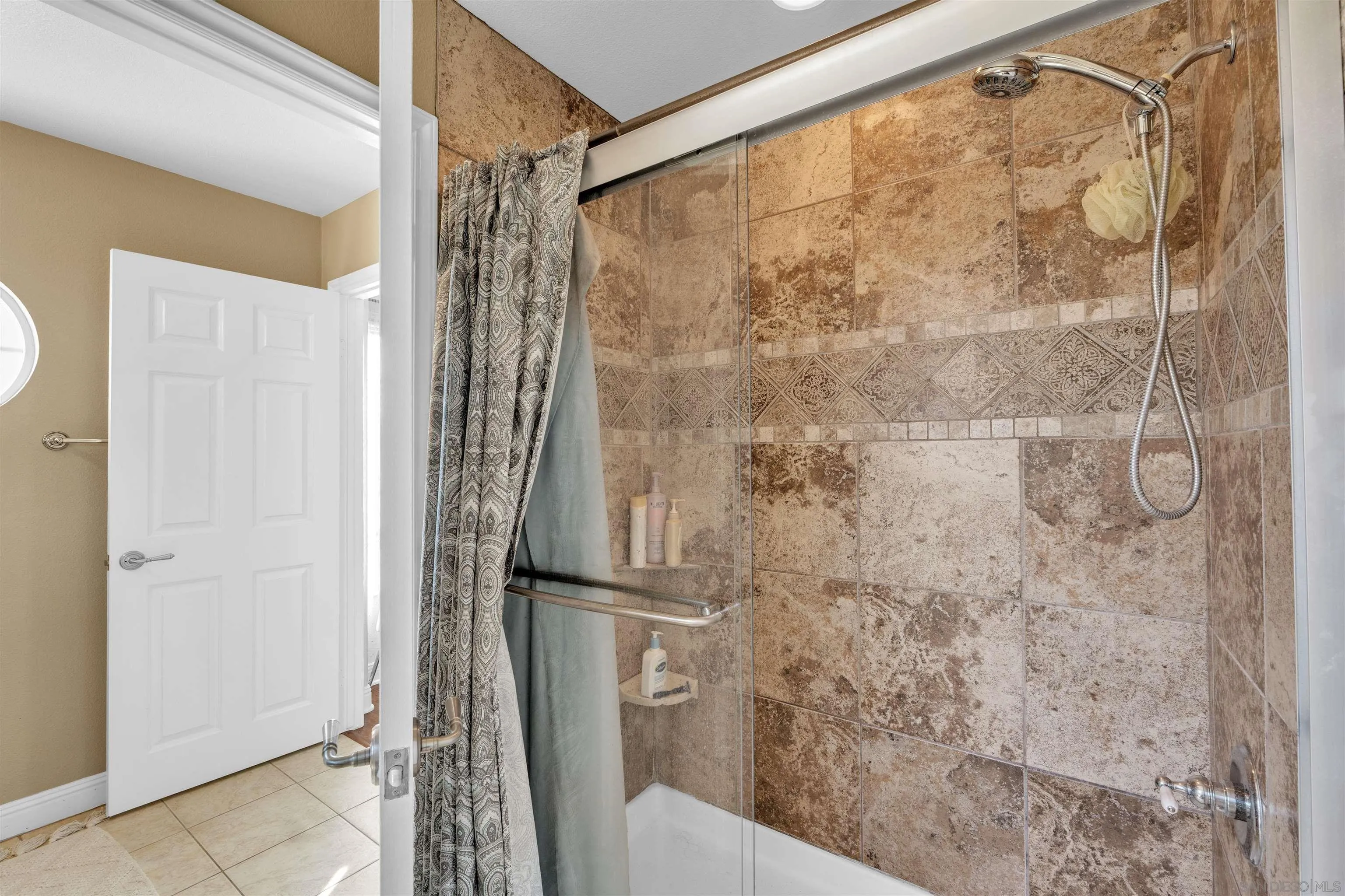 https://cdn.realtyfeed.com/cdn/127/250034582/fdc8cf65fdda098fc753a3d6ca4214cd.webp