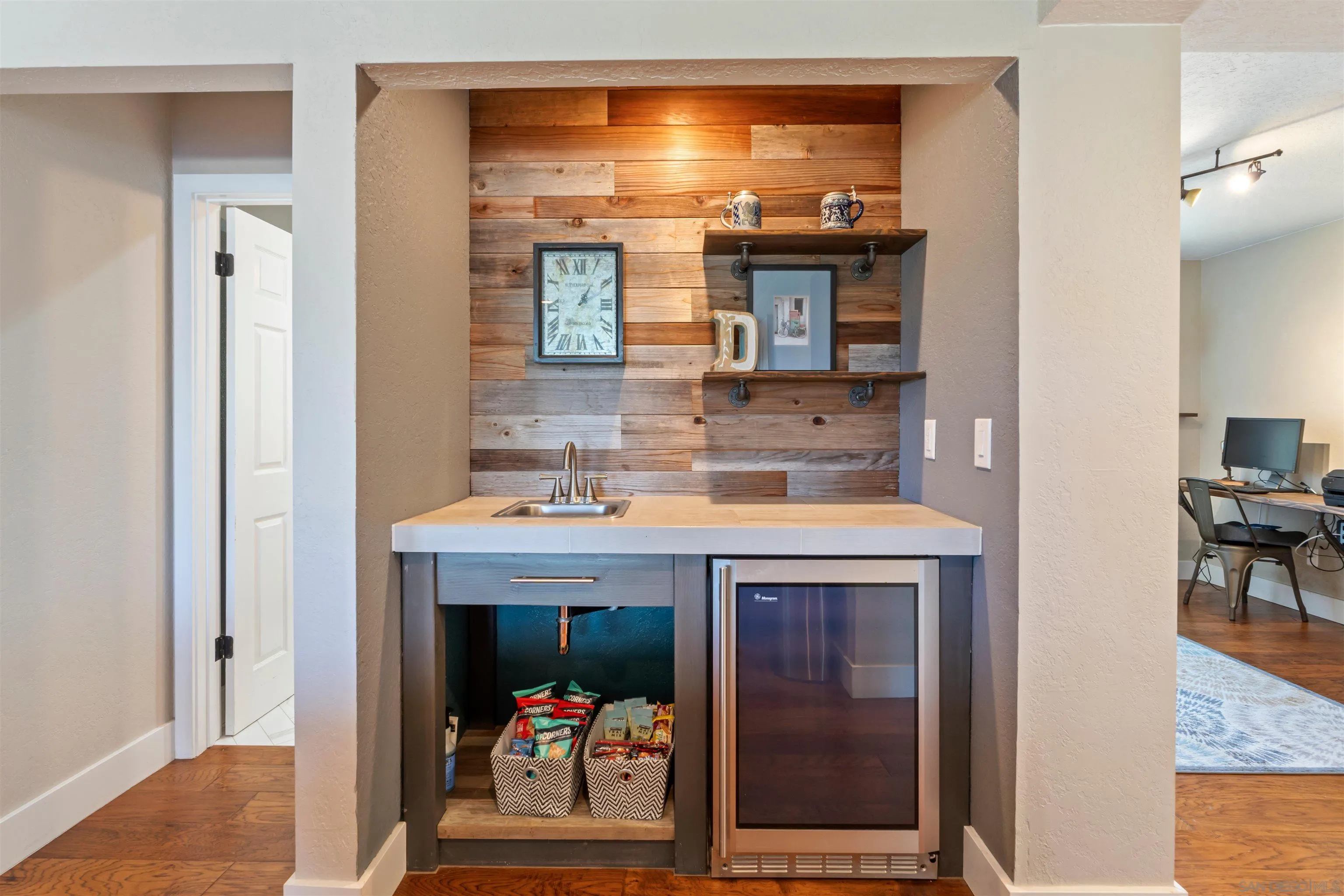 https://cdn.realtyfeed.com/cdn/127/250034589/2fea66bb7fda05d2b4a78298fb8bf93a.webp