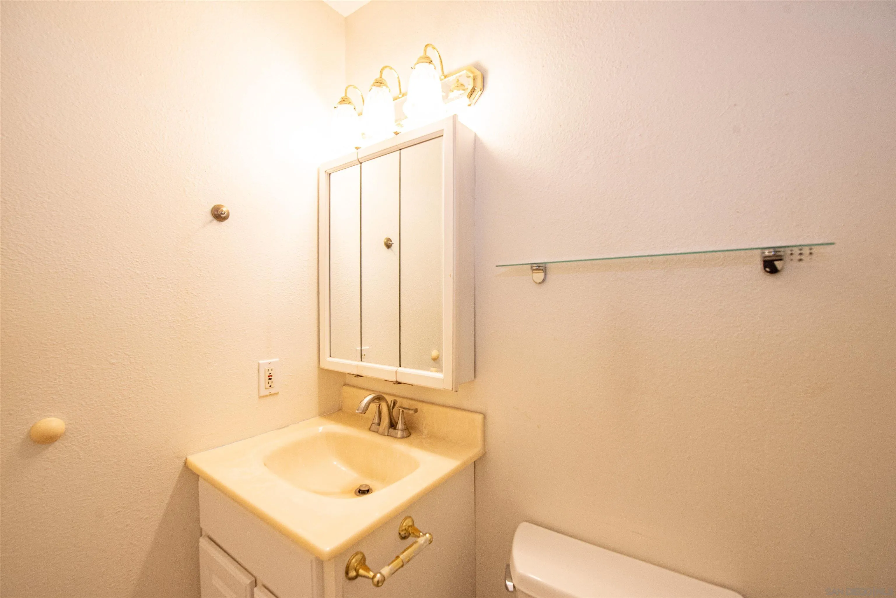 https://cdn.realtyfeed.com/cdn/127/250034621/0ec76021d16d4c4ef812109e7cb4e5b2.webp