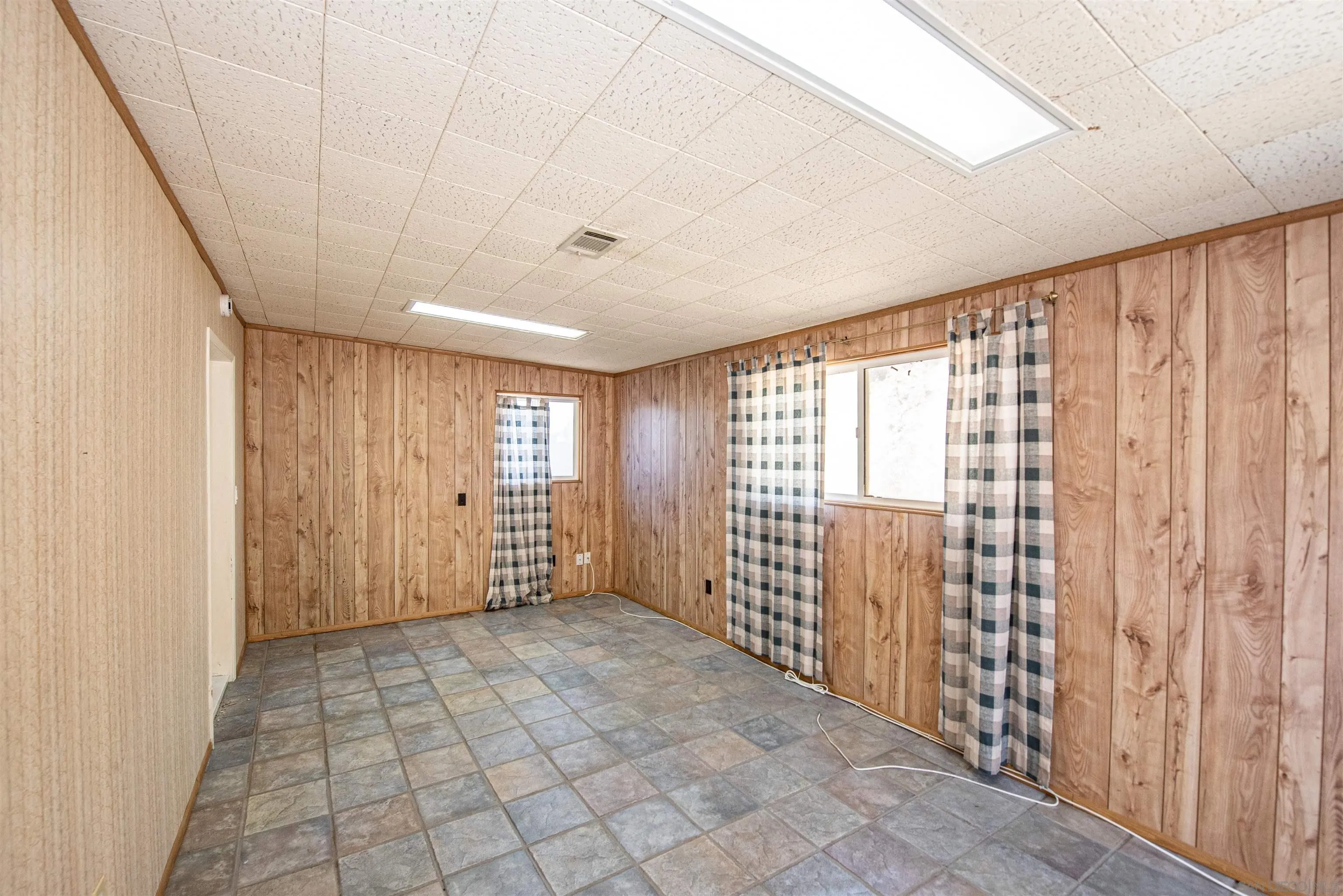 https://cdn.realtyfeed.com/cdn/127/250034621/caf27b69e1a1d01f0328bbd397e9d509.webp