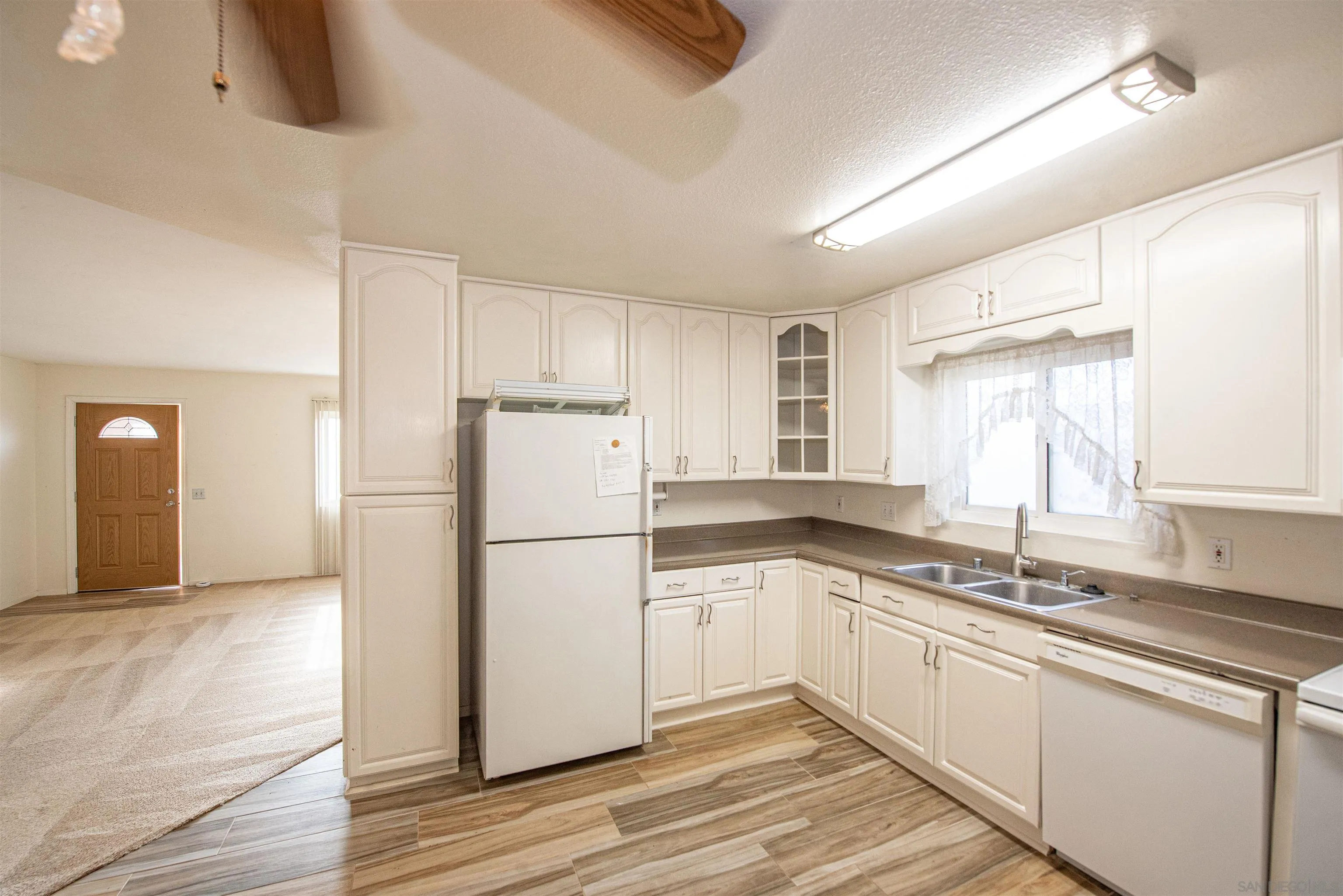 https://cdn.realtyfeed.com/cdn/127/250034621/e1f2fc3ce9aee46cce151b2c7a3f2f8c.webp