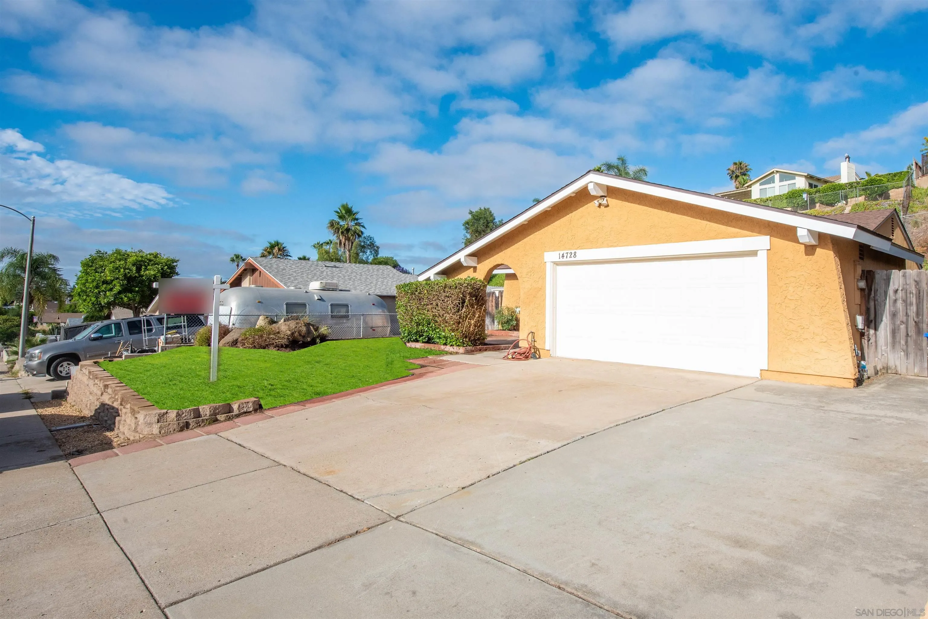 https://cdn.realtyfeed.com/cdn/127/250034621/f3040e7aa52e527dc184de704f558c07.webp