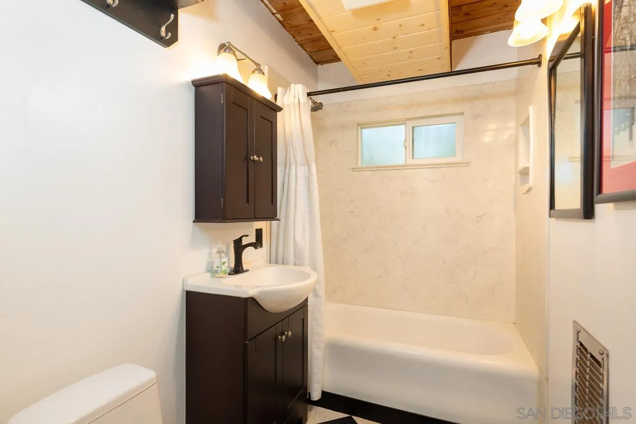 https://cdn.realtyfeed.com/cdn/127/250034635/81bd2e8cbdeec0e85c680dc8e737317c.webp