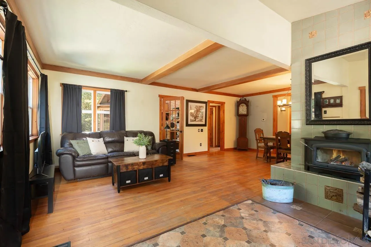 https://cdn.realtyfeed.com/cdn/127/250034635/fb6fe5c50be70f1b3d72a69569a0f84f.webp