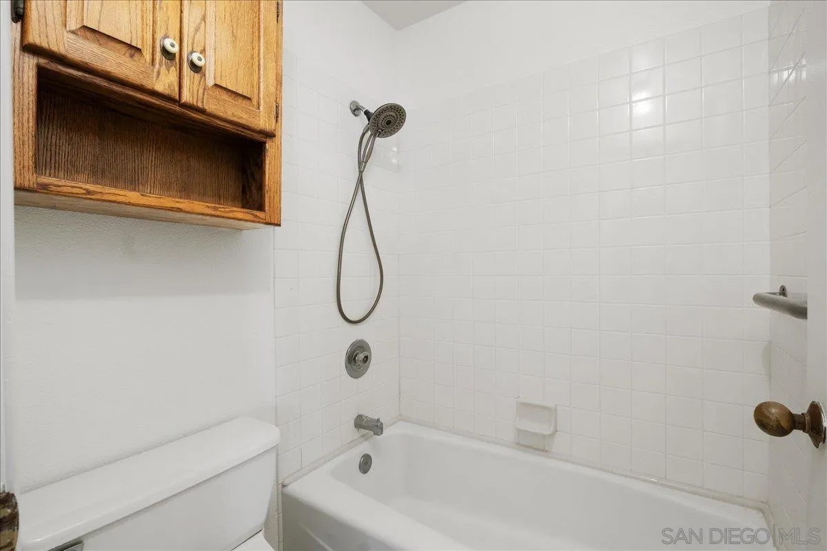 Photo #17: 250034636 Listing: Photo #17