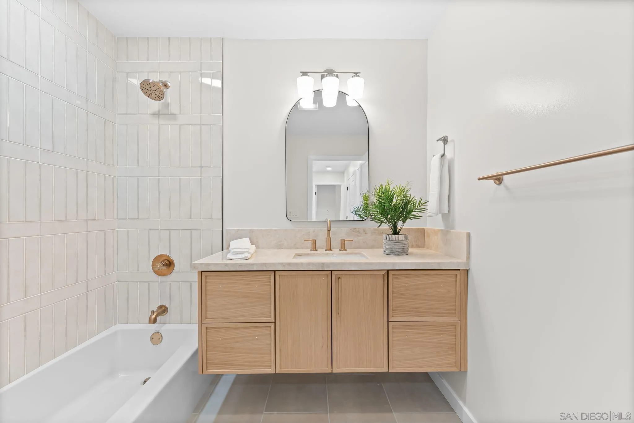 https://cdn.realtyfeed.com/cdn/127/250034639/87c8a1d4ba934636b6bf1f0083b6eed0.webp