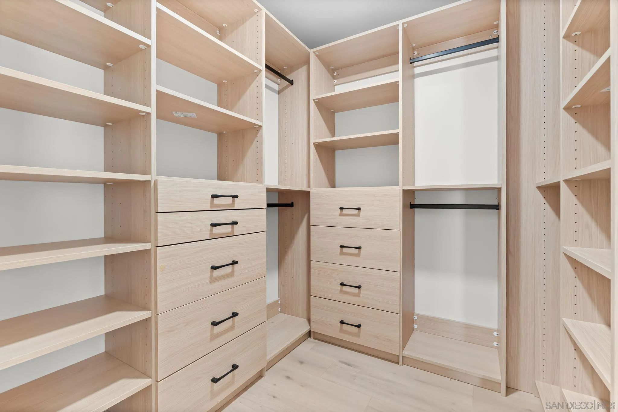 https://cdn.realtyfeed.com/cdn/127/250034639/98a96f4de9a2c439c49711078bc8f53b.webp