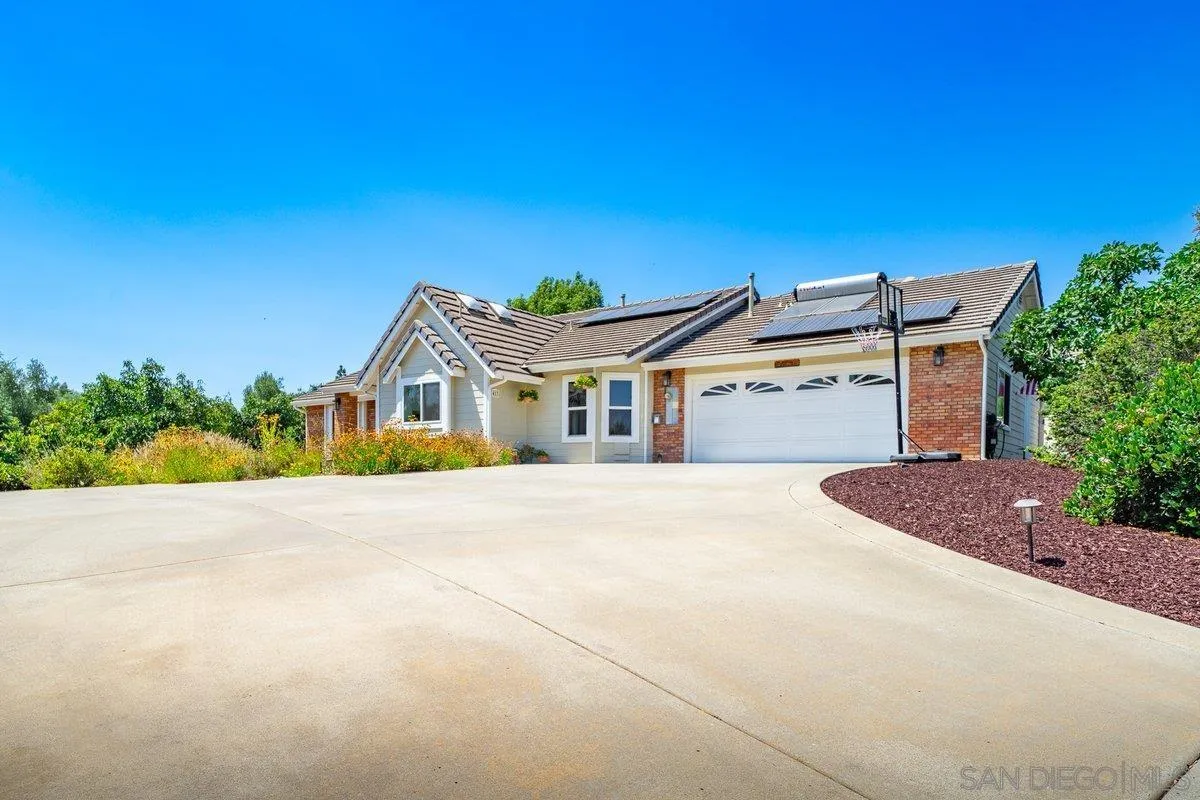 https://cdn.realtyfeed.com/cdn/127/250034645/113893f93139317608b8bb2144ea967a.webp