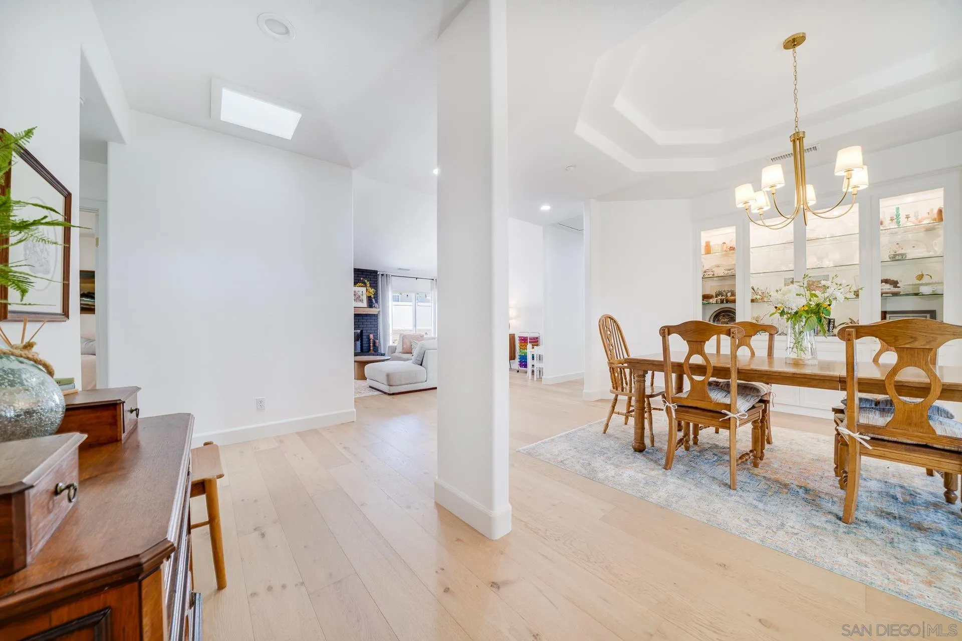 https://cdn.realtyfeed.com/cdn/127/250034645/60e094077e8a070bfaafa481fca635a2.webp