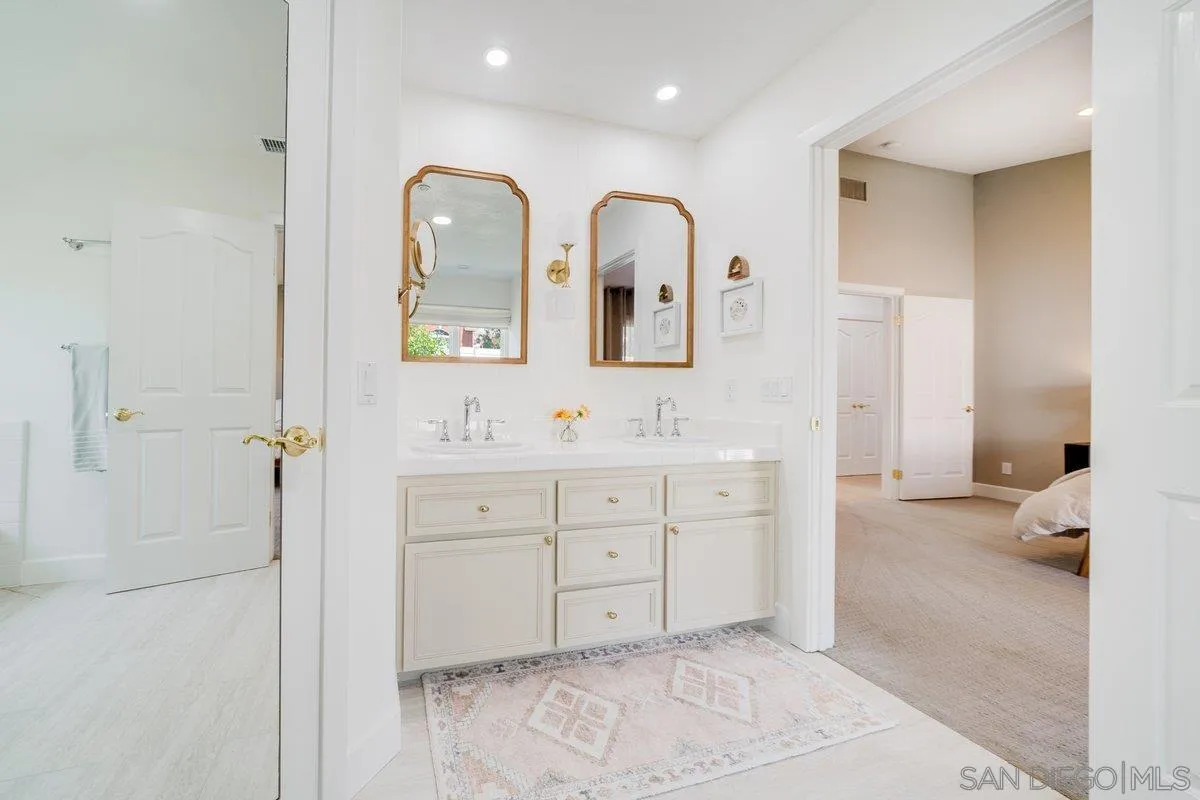 https://cdn.realtyfeed.com/cdn/127/250034645/81498930f9f1634f7610c95de6990b0f.webp