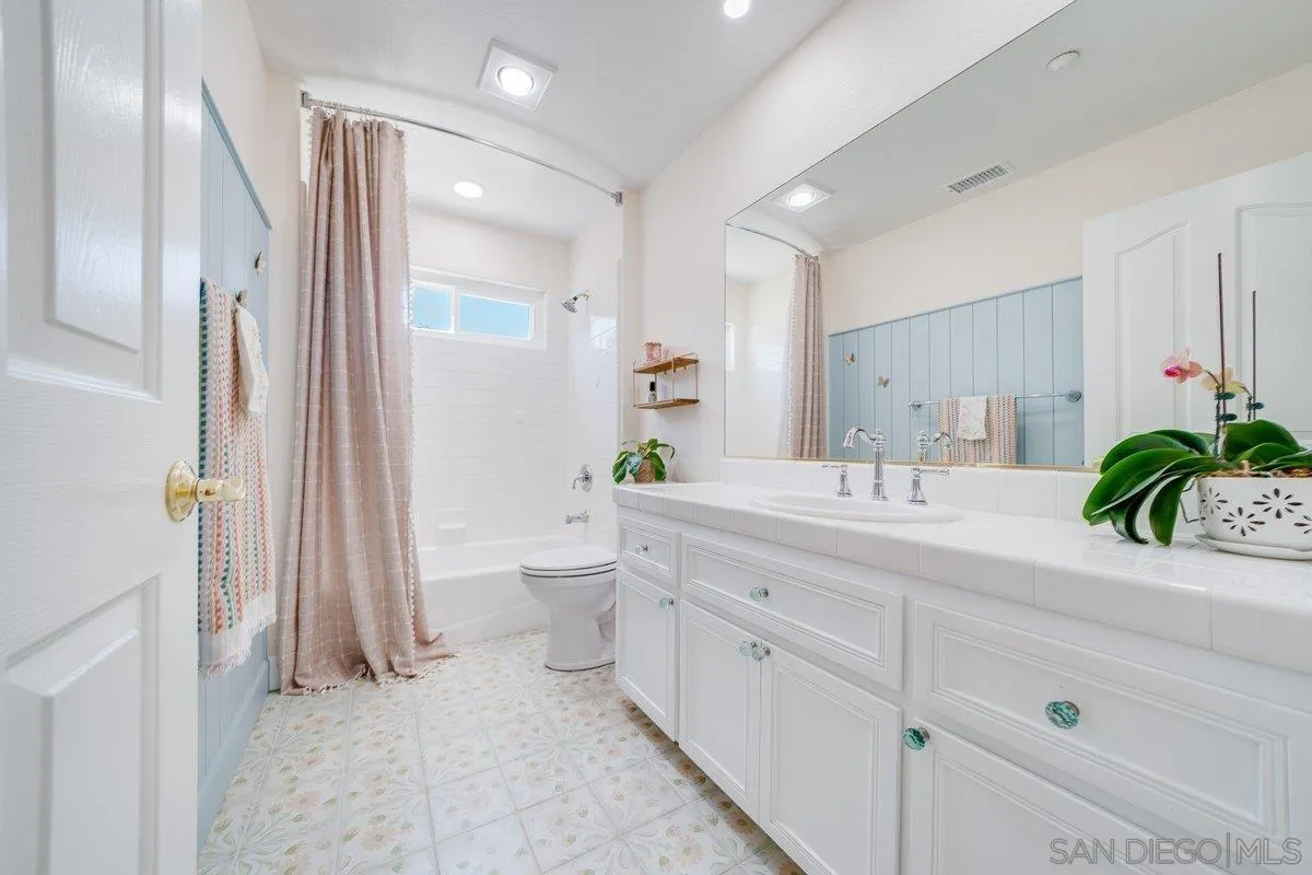 https://cdn.realtyfeed.com/cdn/127/250034645/8c2399b081039201f8f40763dbbb7d67.webp