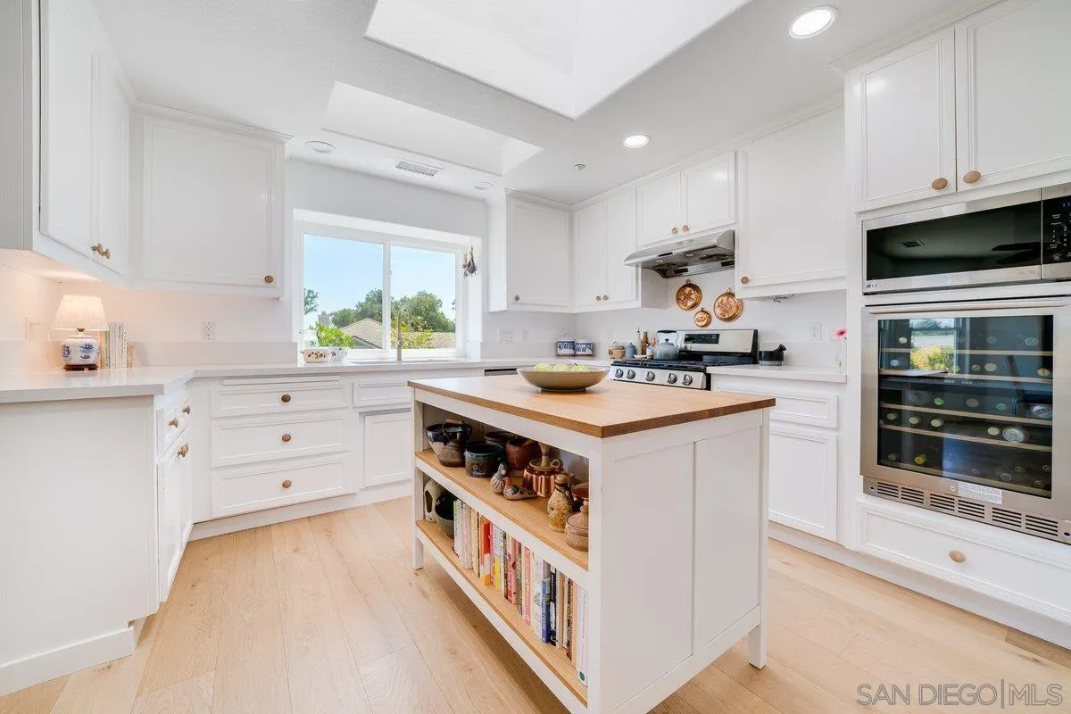 https://cdn.realtyfeed.com/cdn/127/250034645/b90434bfd511bba9c20e6c211350ca5a.webp