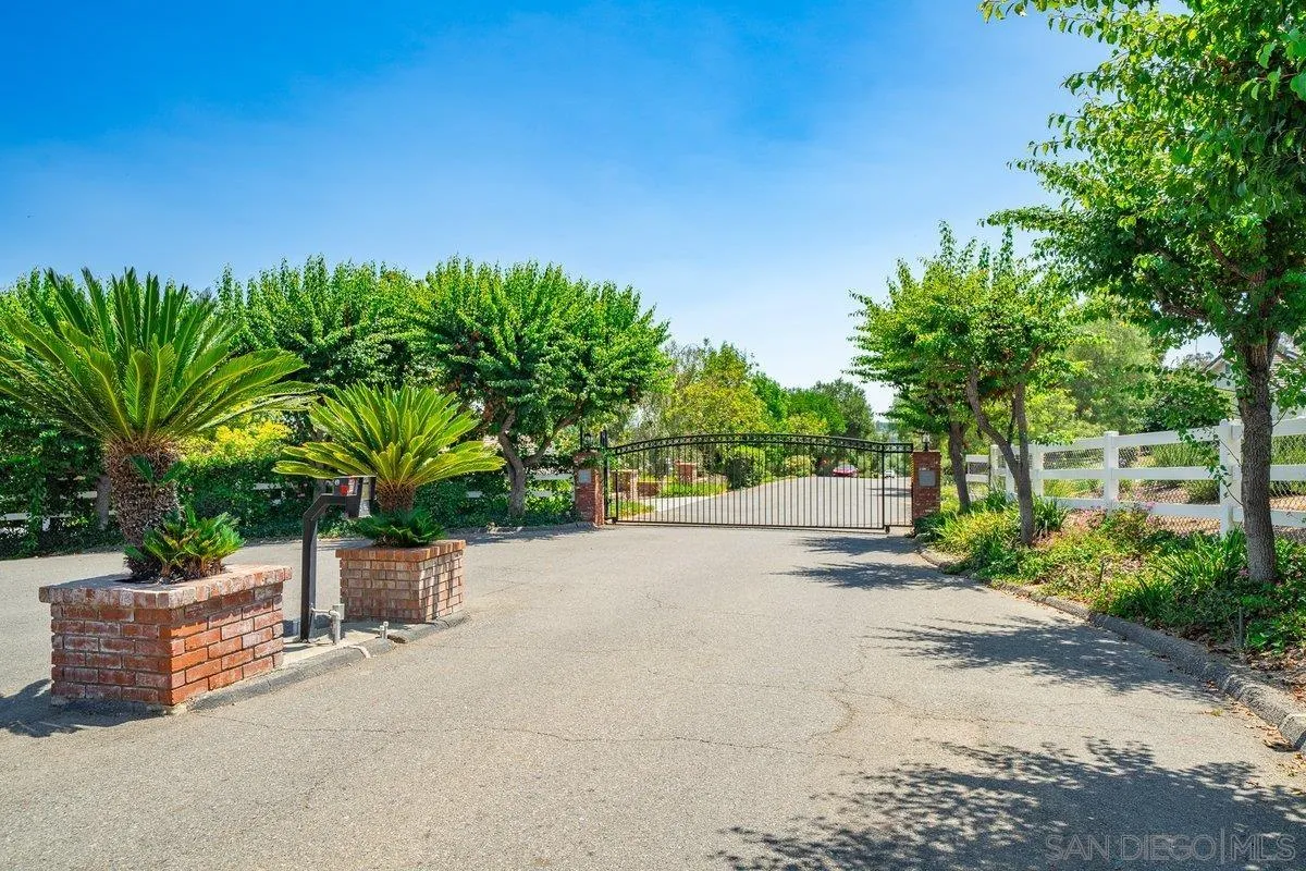 https://cdn.realtyfeed.com/cdn/127/250034645/cdc23148bcb7df50c2a5761f4ea6c0da.webp