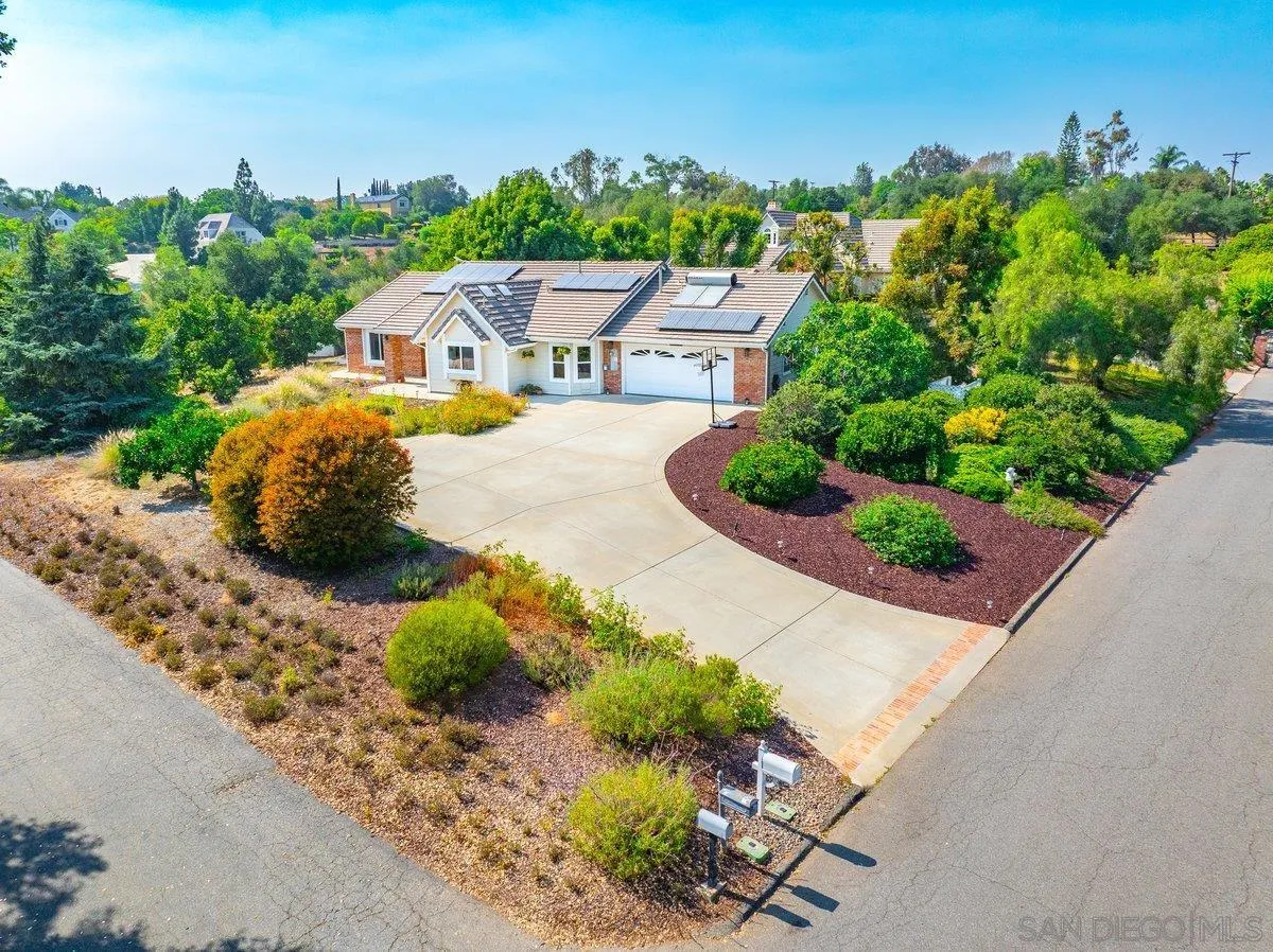 https://cdn.realtyfeed.com/cdn/127/250034645/f2110ac51cc444178c565681b1515731.webp