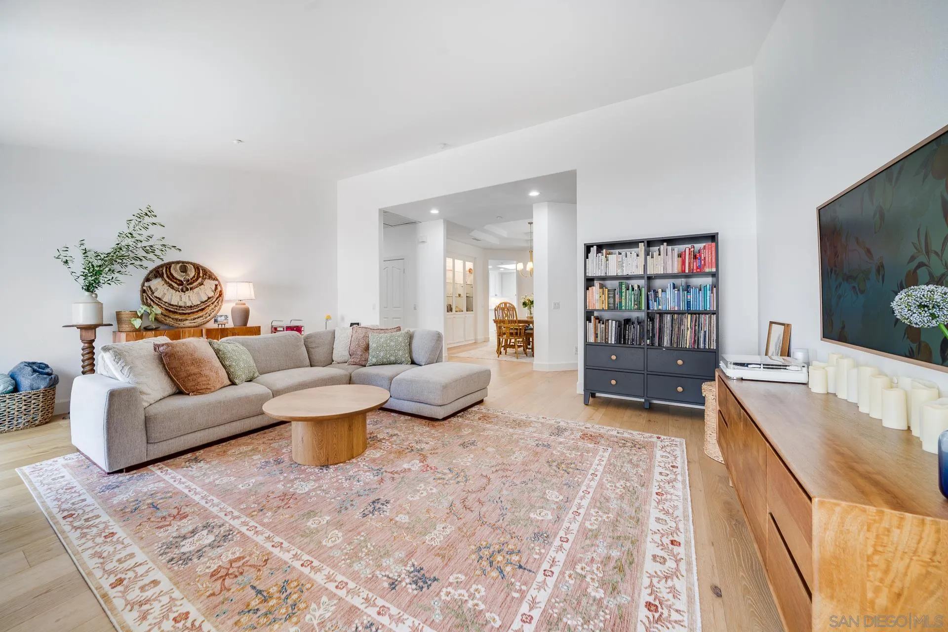 https://cdn.realtyfeed.com/cdn/127/250034645/fd3c0735db77a6cf76d1a42823fd2fd9.webp