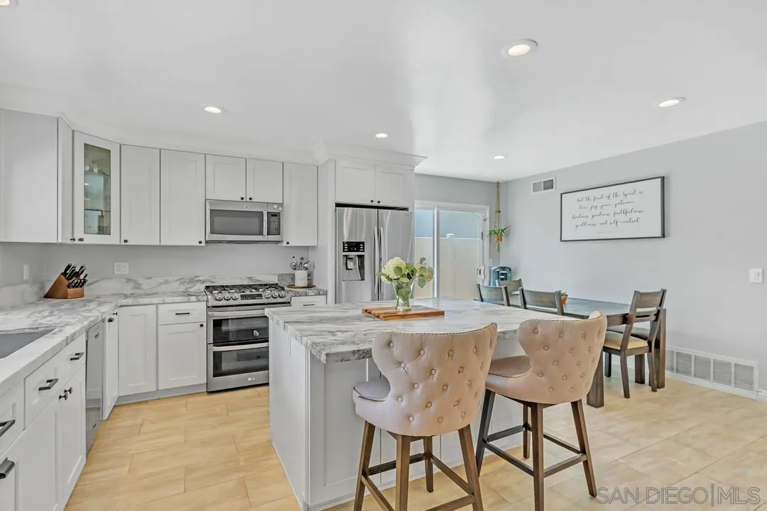 https://cdn.realtyfeed.com/cdn/127/250034663/8e8a161b8e88dd89826b30f2e69fc861.webp