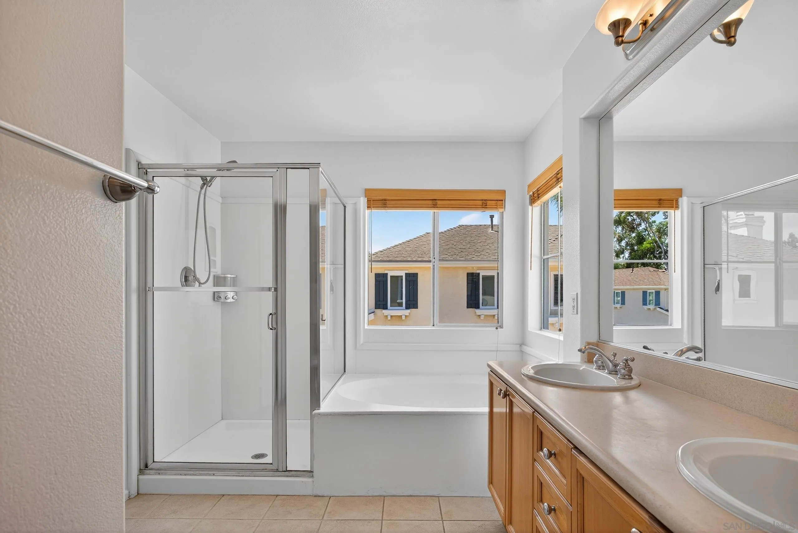 https://cdn.realtyfeed.com/cdn/127/250034666/71c6ec5f7bbe10df4dda1666cf4a27c2.webp