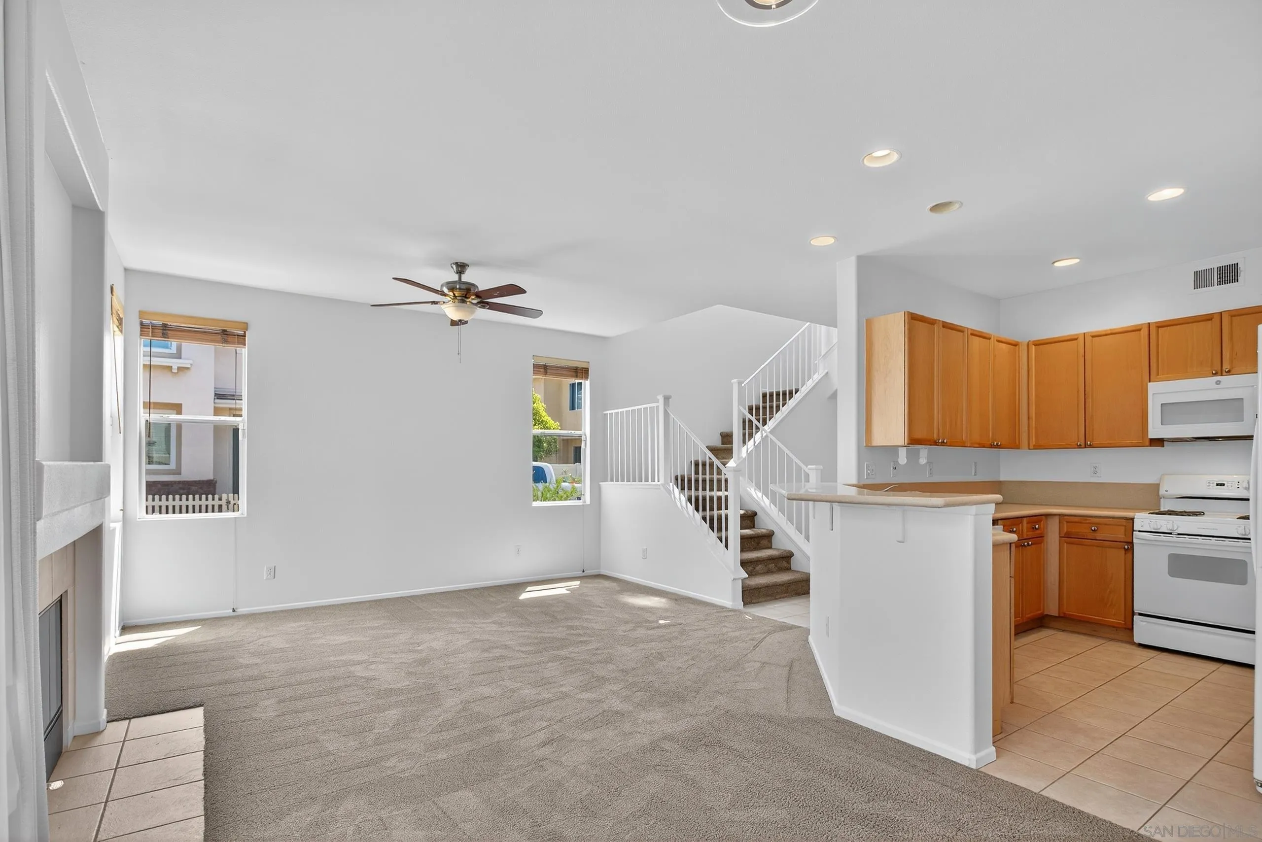 https://cdn.realtyfeed.com/cdn/127/250034666/9d742be71c64b465b10cd8db867cad05.webp
