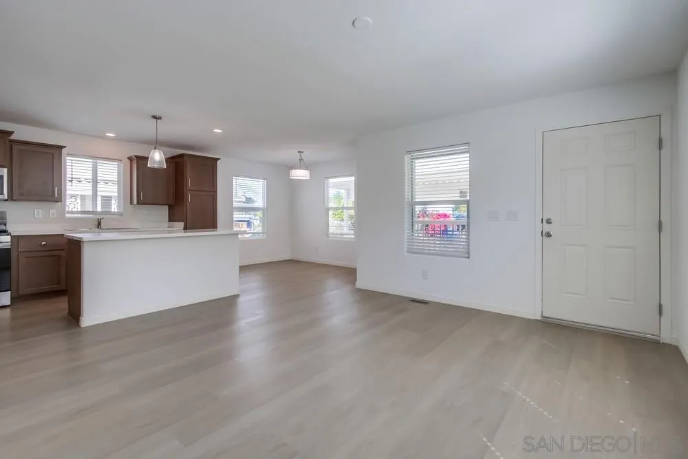 https://cdn.realtyfeed.com/cdn/127/250034670/d93b3daaa2c0b57a33e0674354046e4c.webp