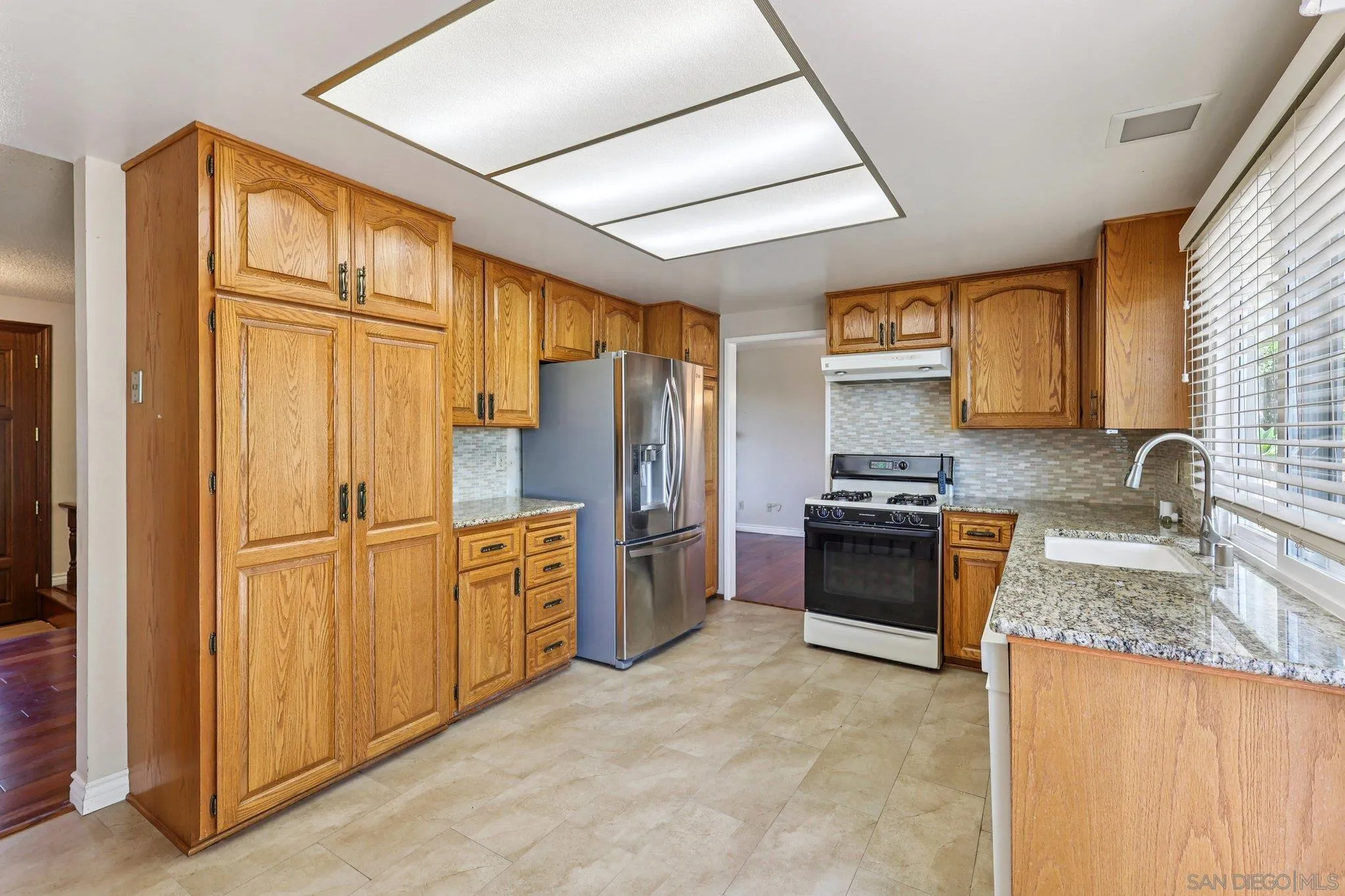 https://cdn.realtyfeed.com/cdn/127/250034671/17f11a4dbfcf410f4dae52580f475a1b.webp