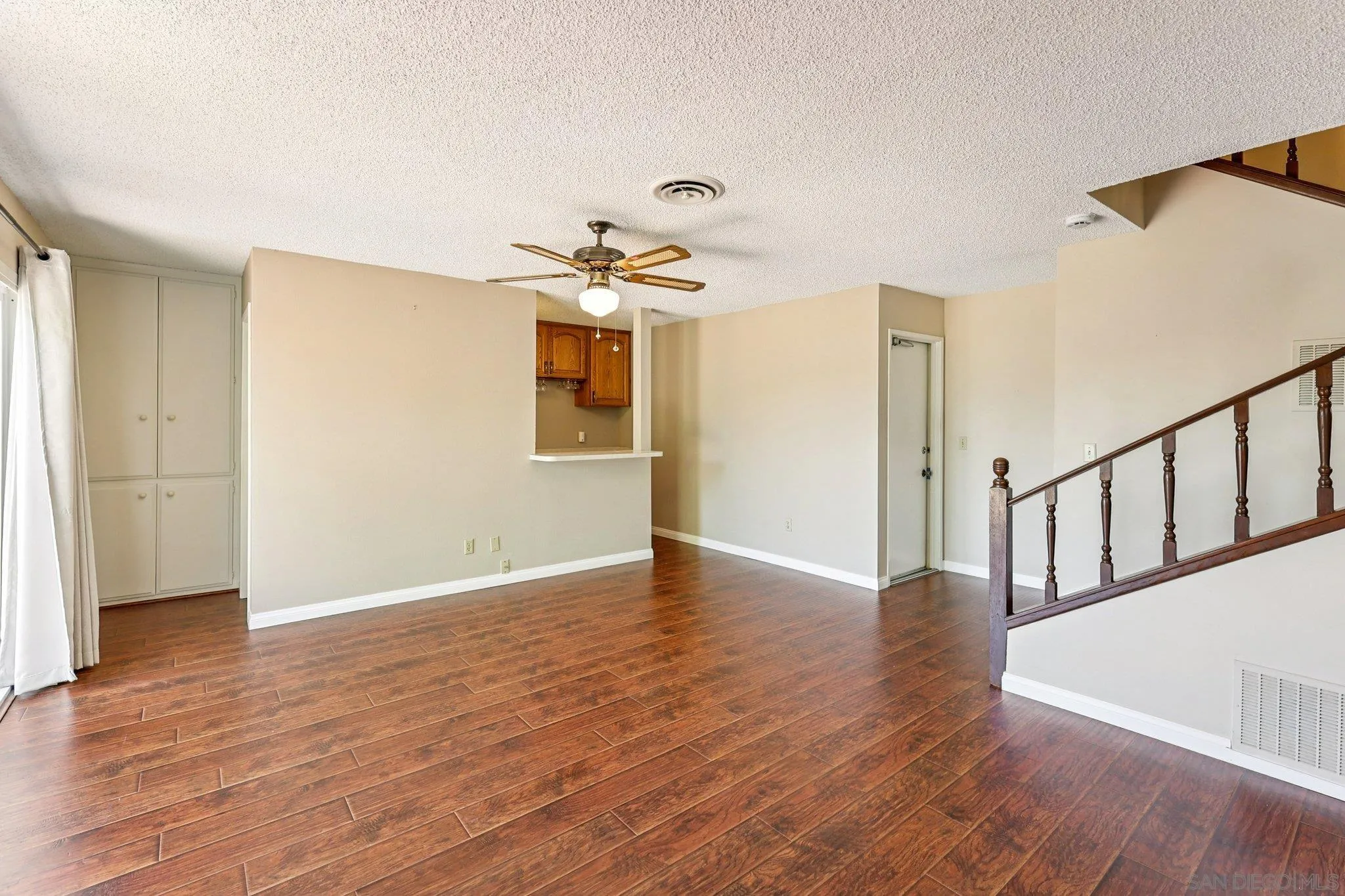 https://cdn.realtyfeed.com/cdn/127/250034671/651821c0bee63177ad7df35f4b668e1f.webp