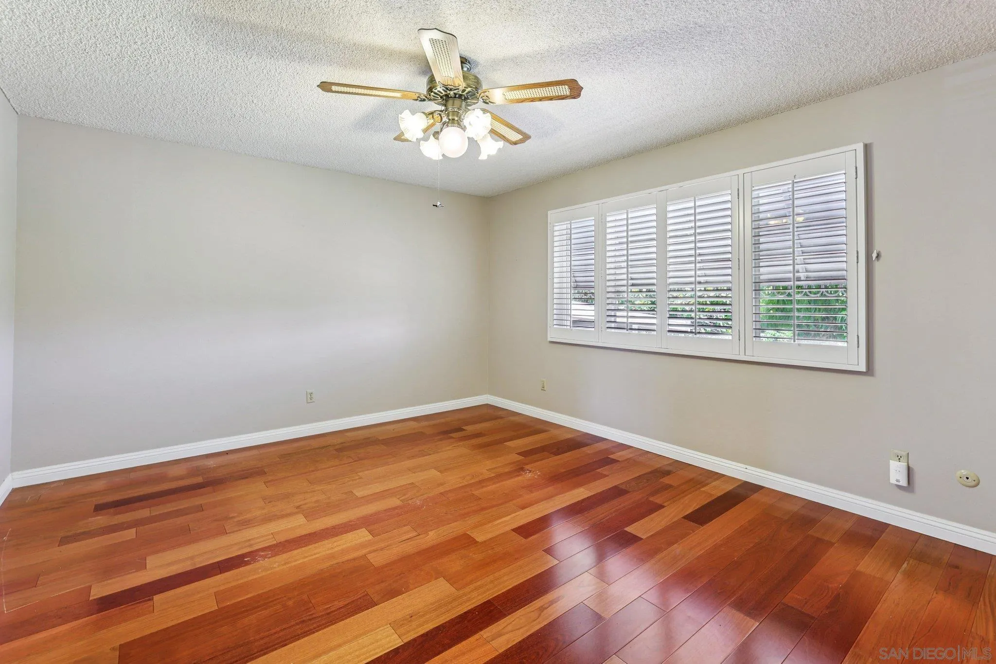 https://cdn.realtyfeed.com/cdn/127/250034671/72ca825b90dd8e5babadaabcfbc11b60.webp