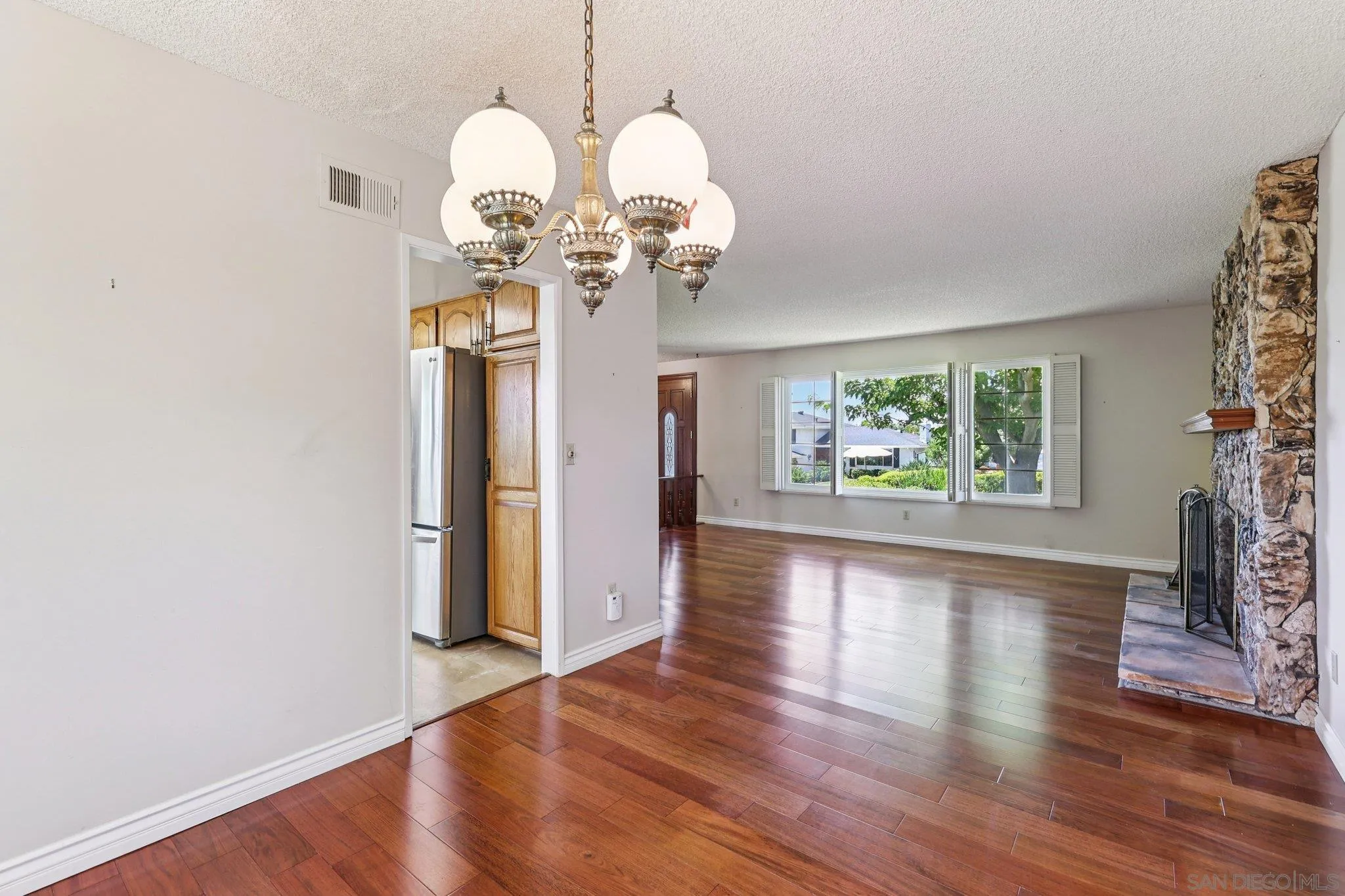 https://cdn.realtyfeed.com/cdn/127/250034671/afaab101c4b63cc6d66353b4f6537720.webp