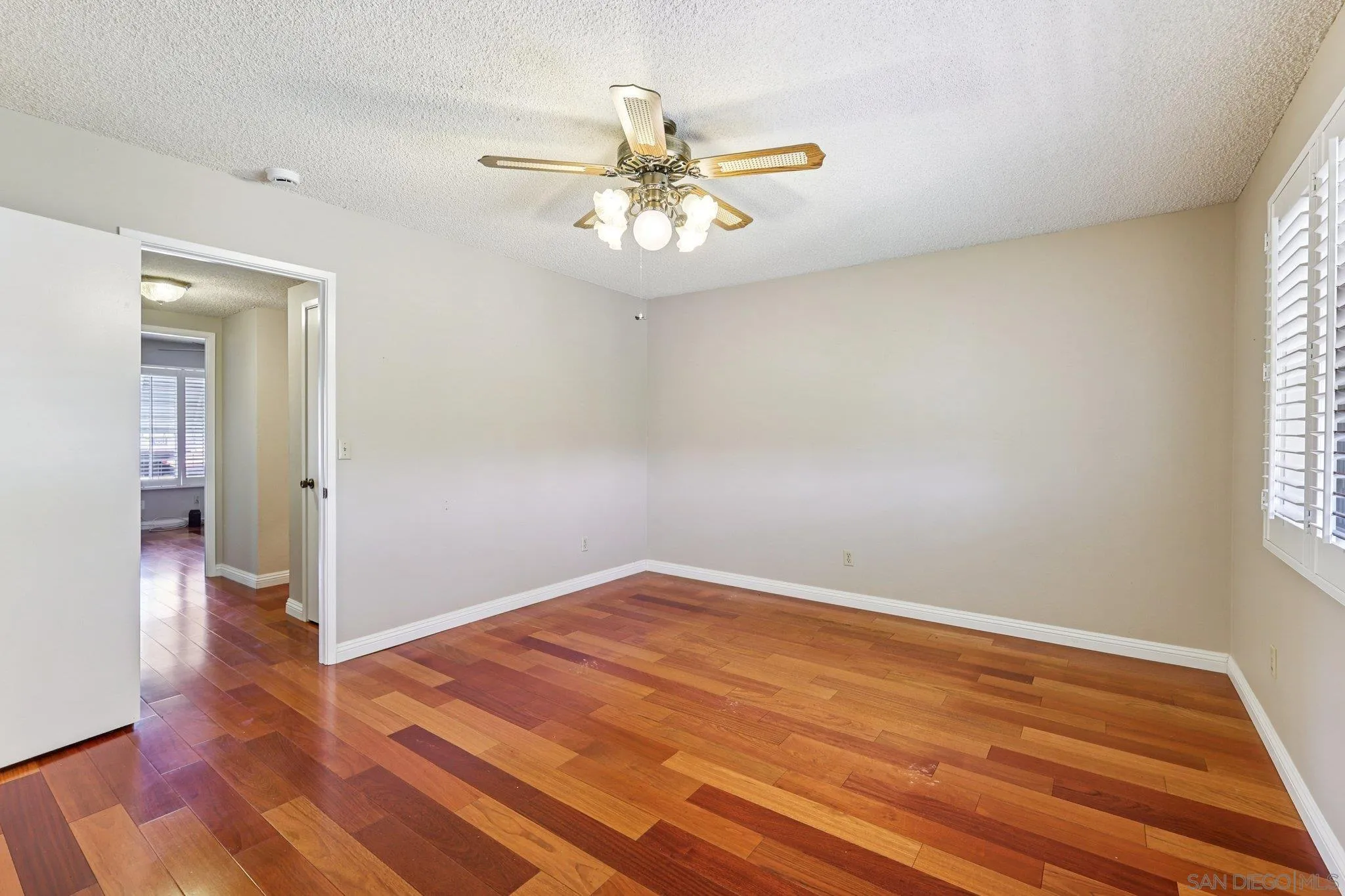 https://cdn.realtyfeed.com/cdn/127/250034671/c148b7a350160a7f97f374a242a3af82.webp