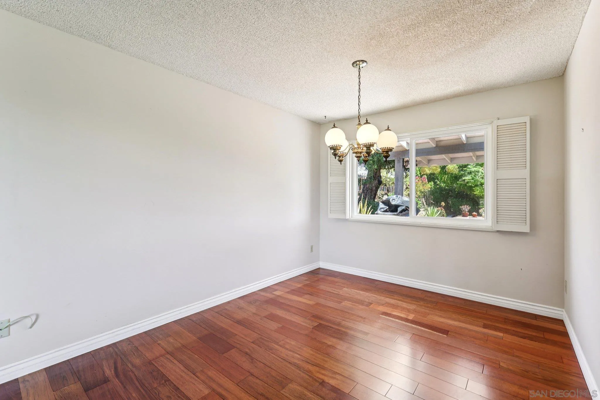 https://cdn.realtyfeed.com/cdn/127/250034671/d509320a34f04bf6498d32f71d6a4e0a.webp
