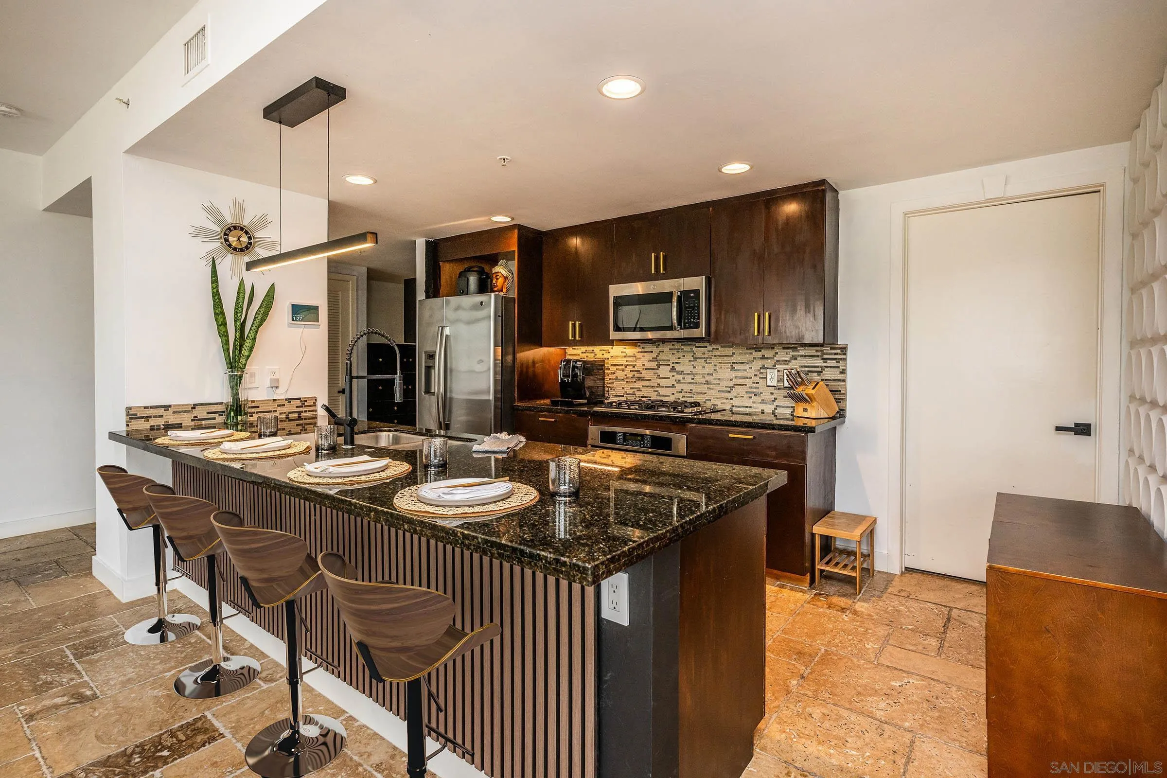 Photo #2: 250034681 Listing 
