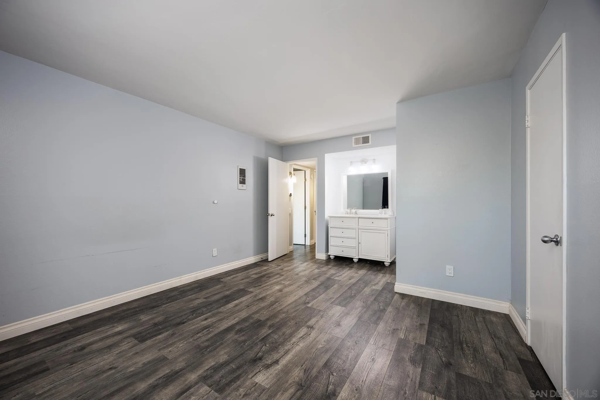 https://cdn.realtyfeed.com/cdn/127/250034692/aecba3d1554af7526eb5d8ac85cc42a3.webp