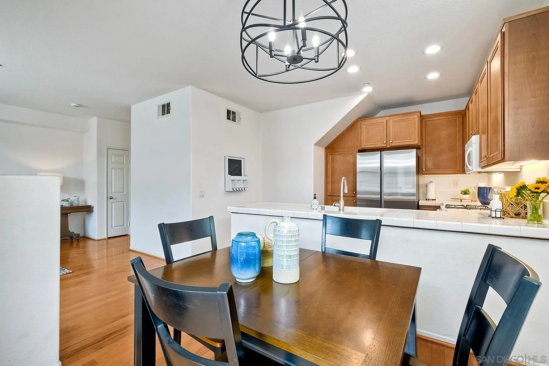 Photo #2: 250034709 Listing 