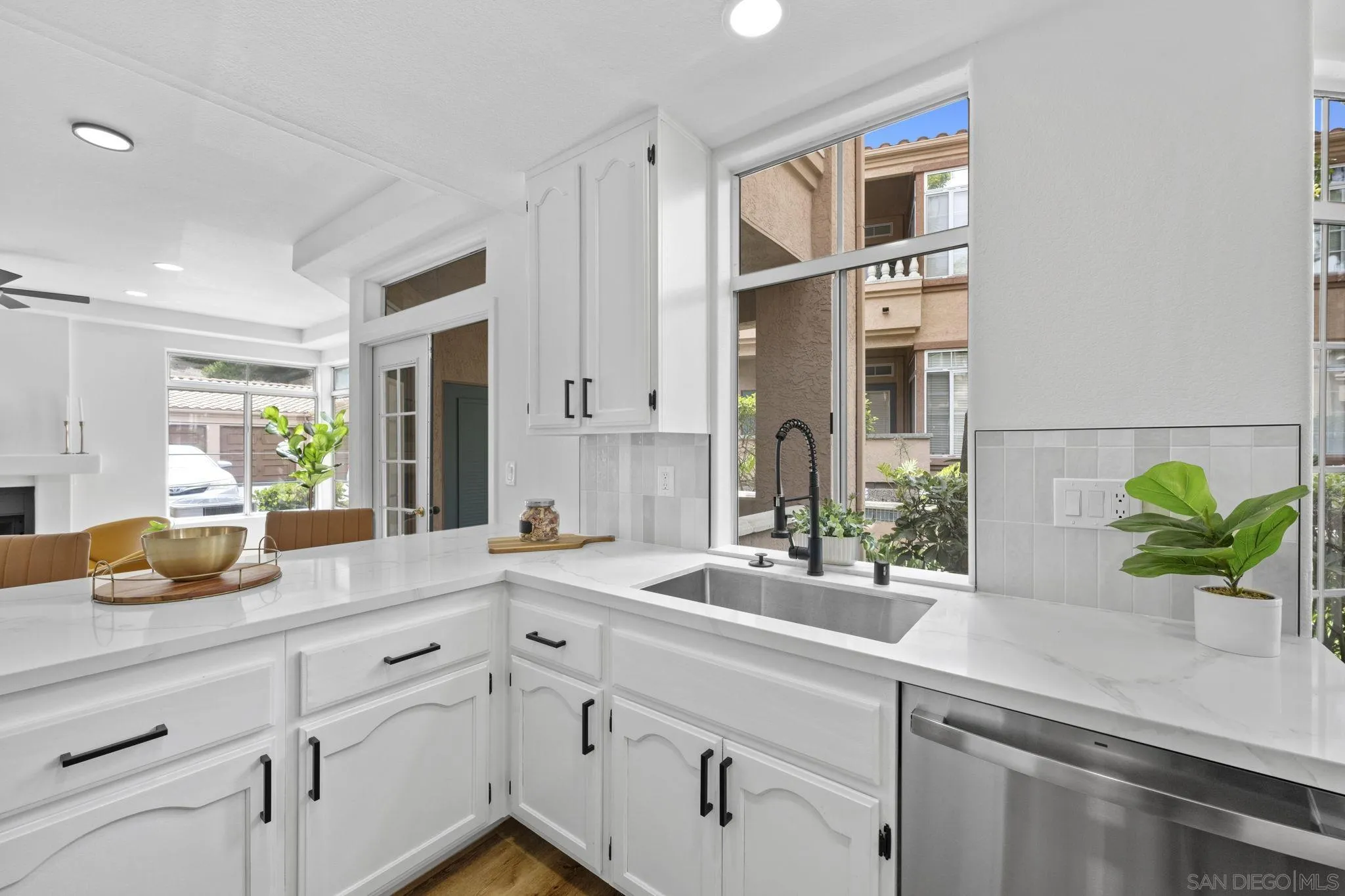 Photo #3: 250034733 Listing 